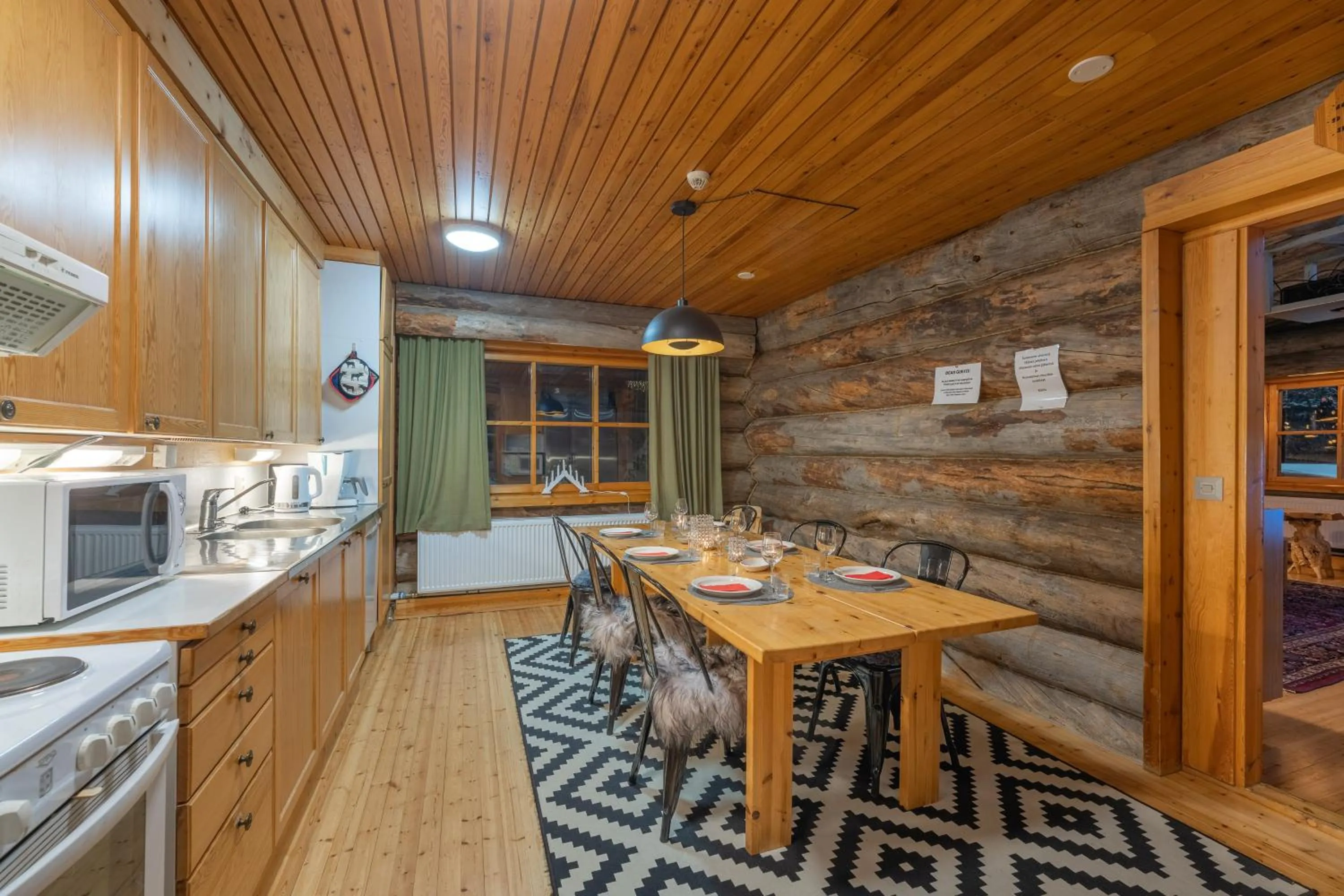 Kitchen or kitchenette in Kuukkeli Log Houses Aurora Resort