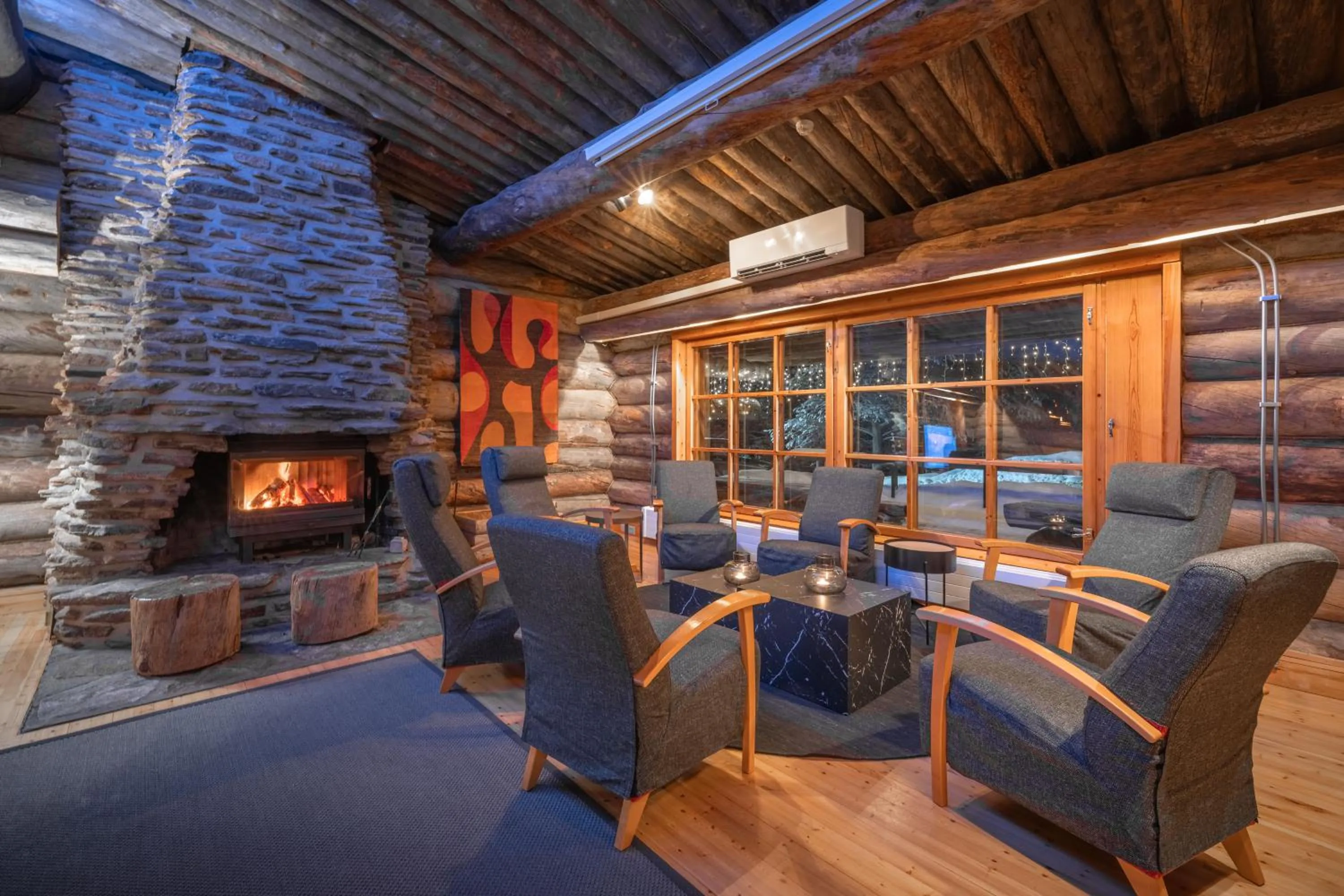 Communal lounge/ TV room in Kuukkeli Log Houses Aurora Resort