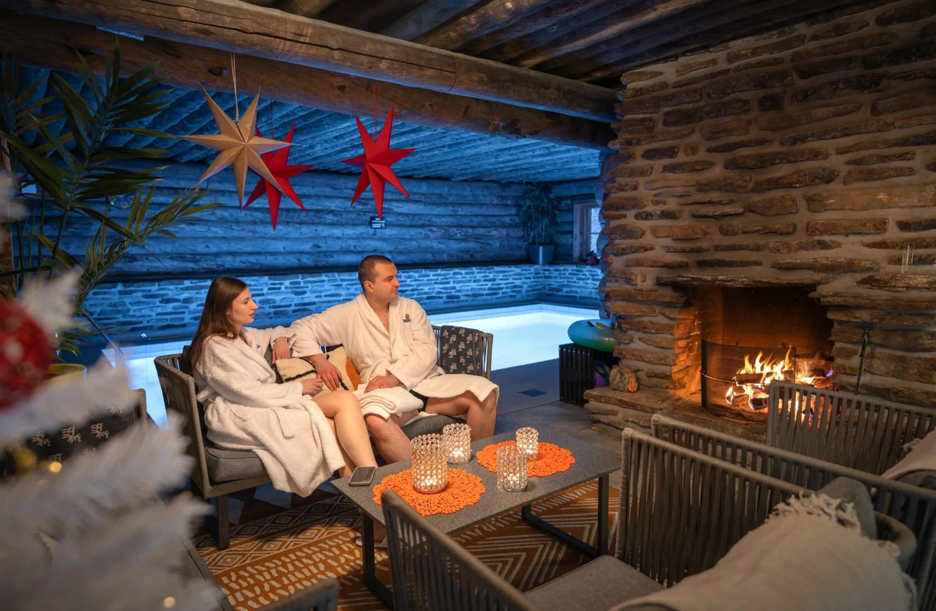 Swimming pool in Kuukkeli Log Houses Aurora Resort