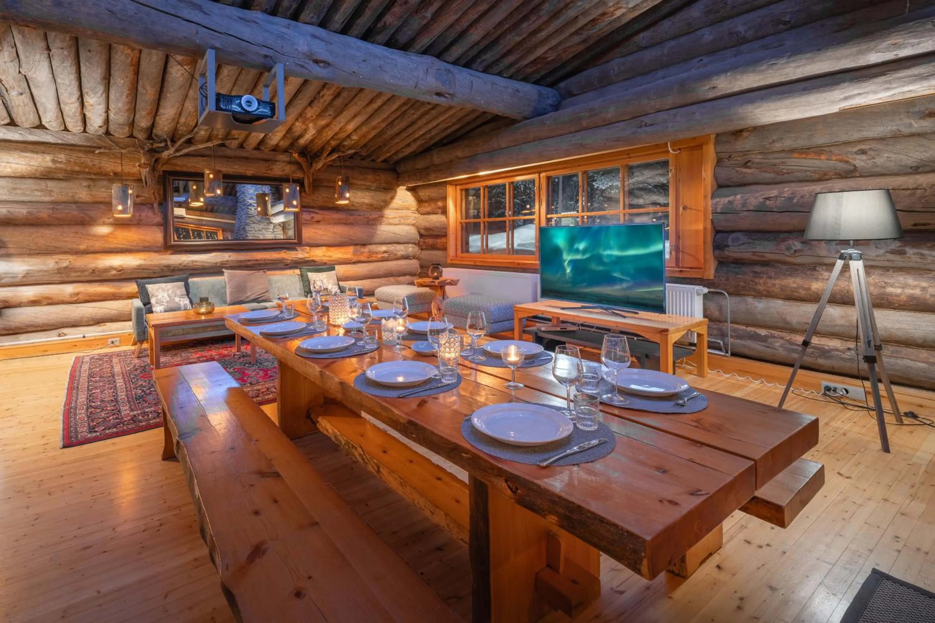 Communal lounge/ TV room in Kuukkeli Log Houses Aurora Resort