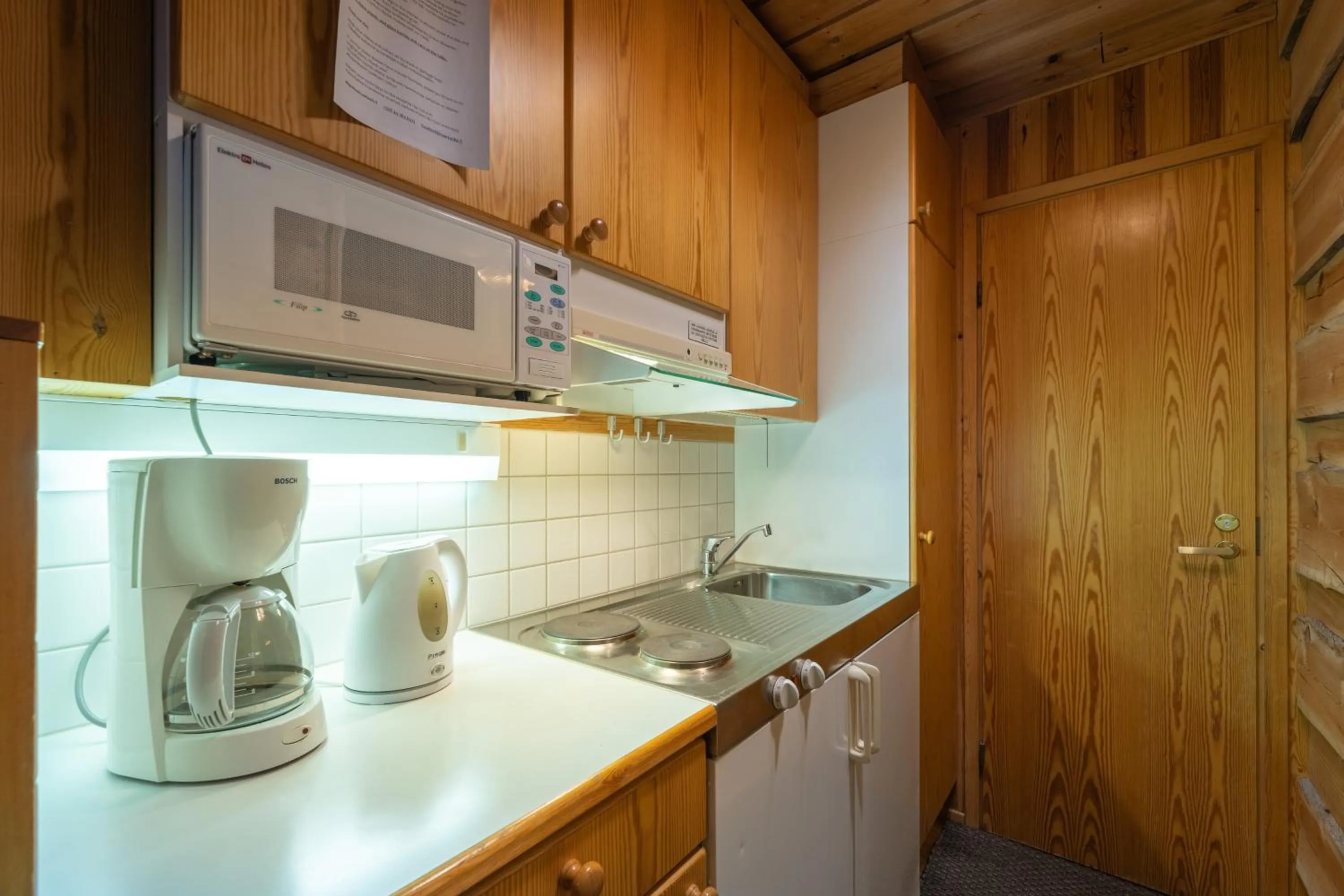 Coffee/tea facilities in Kuukkeli Log Houses Aurora Resort