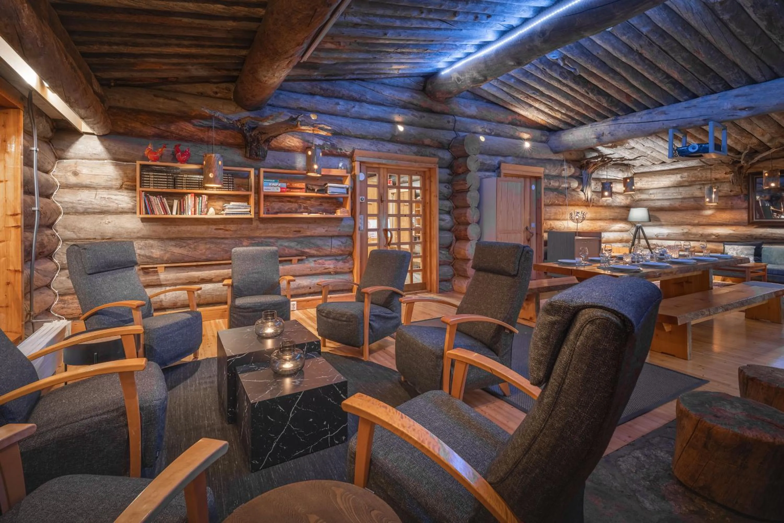 Communal lounge/ TV room in Kuukkeli Log Houses Aurora Resort