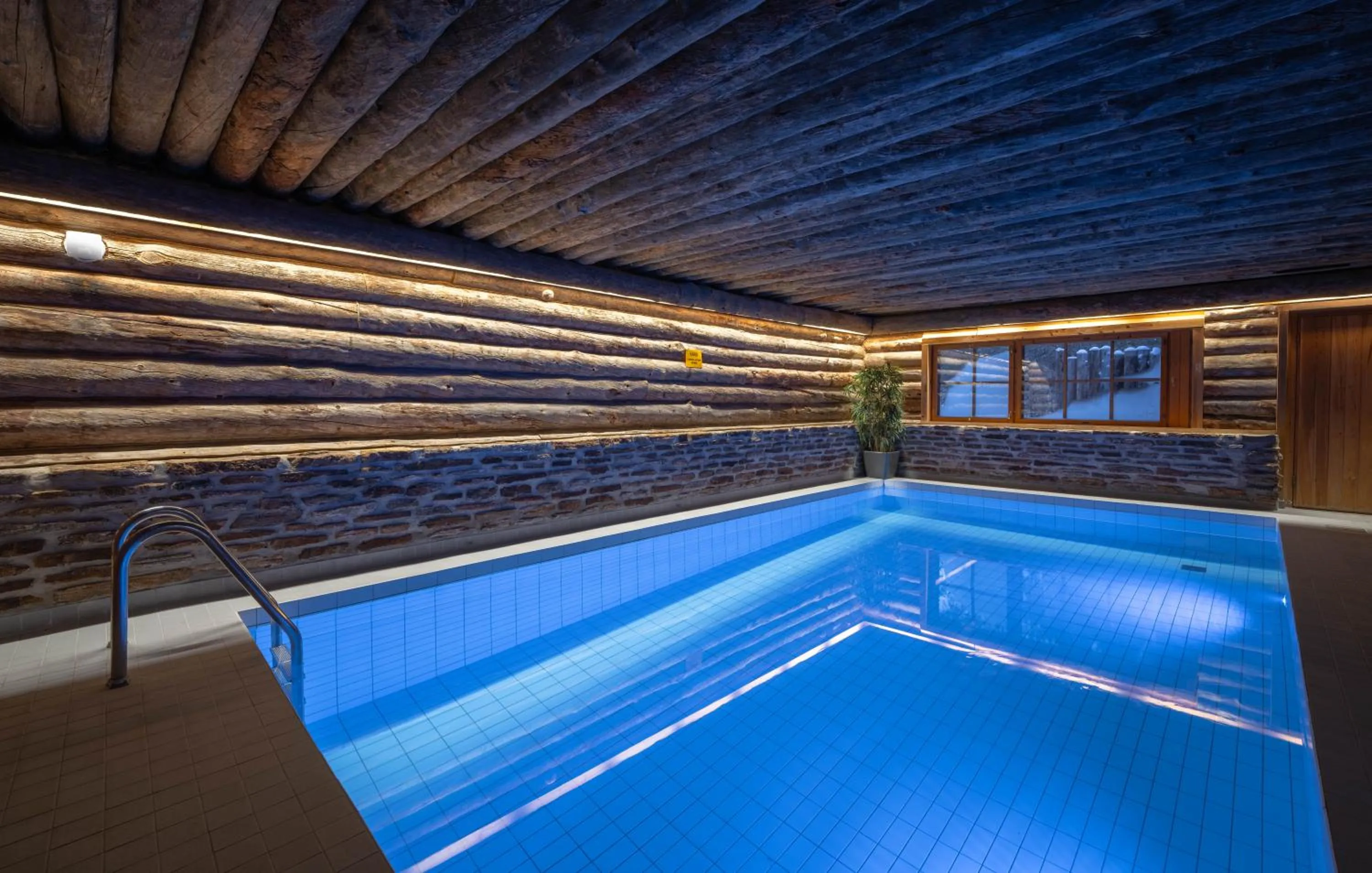 Pool view in Kuukkeli Log Houses Aurora Resort