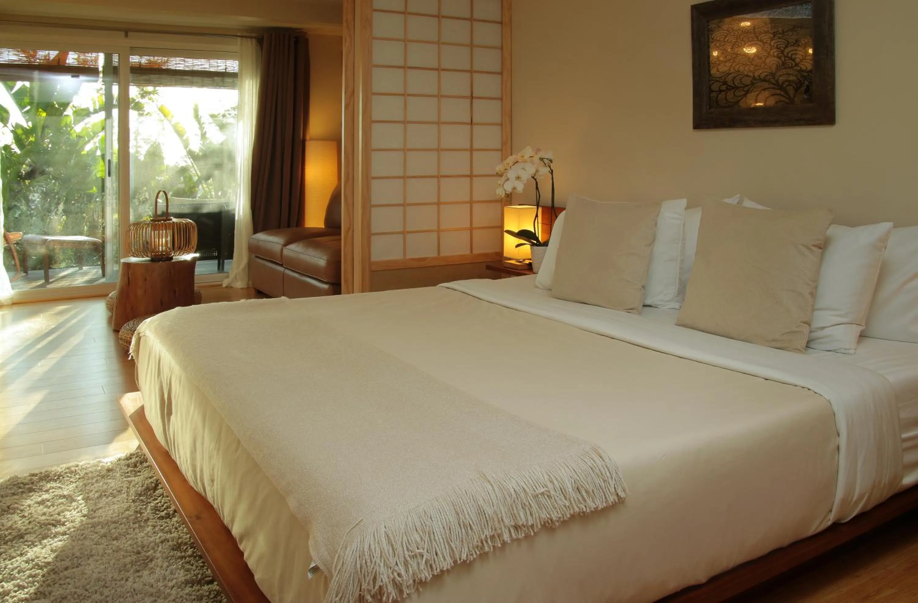 Bed in Inn at Moonlight Beach