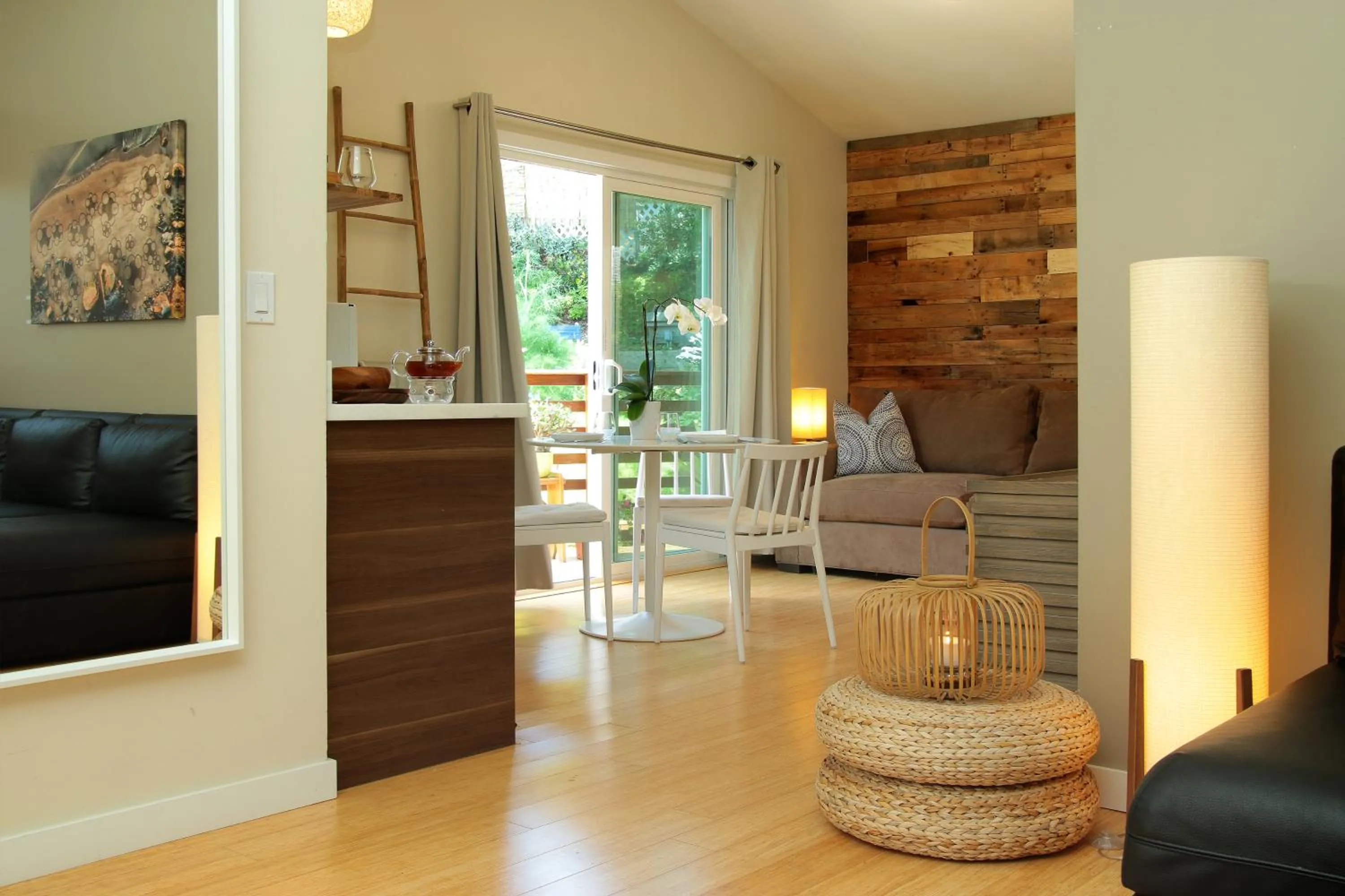 Seating area in Inn at Moonlight Beach