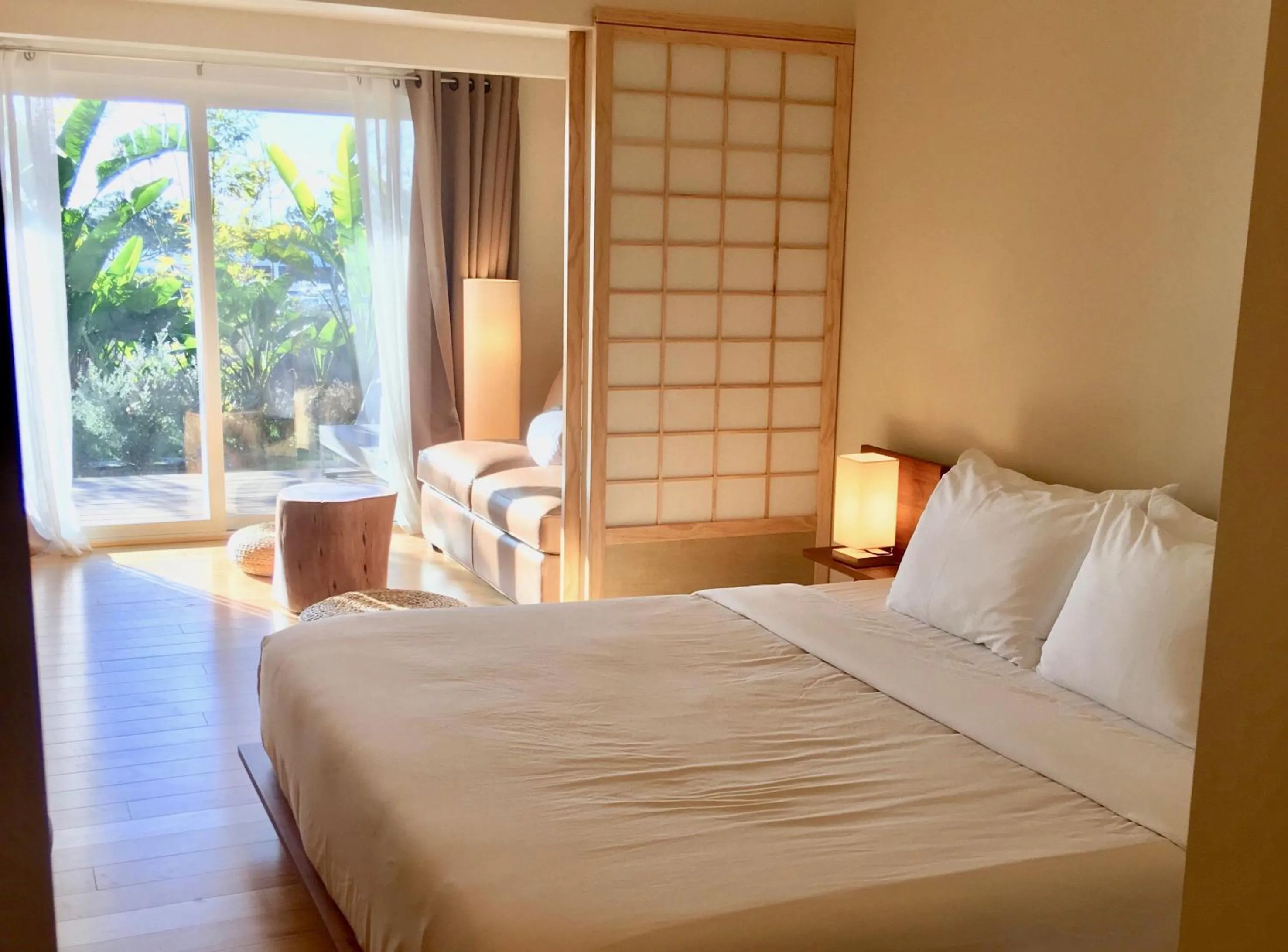 Bed in Inn at Moonlight Beach