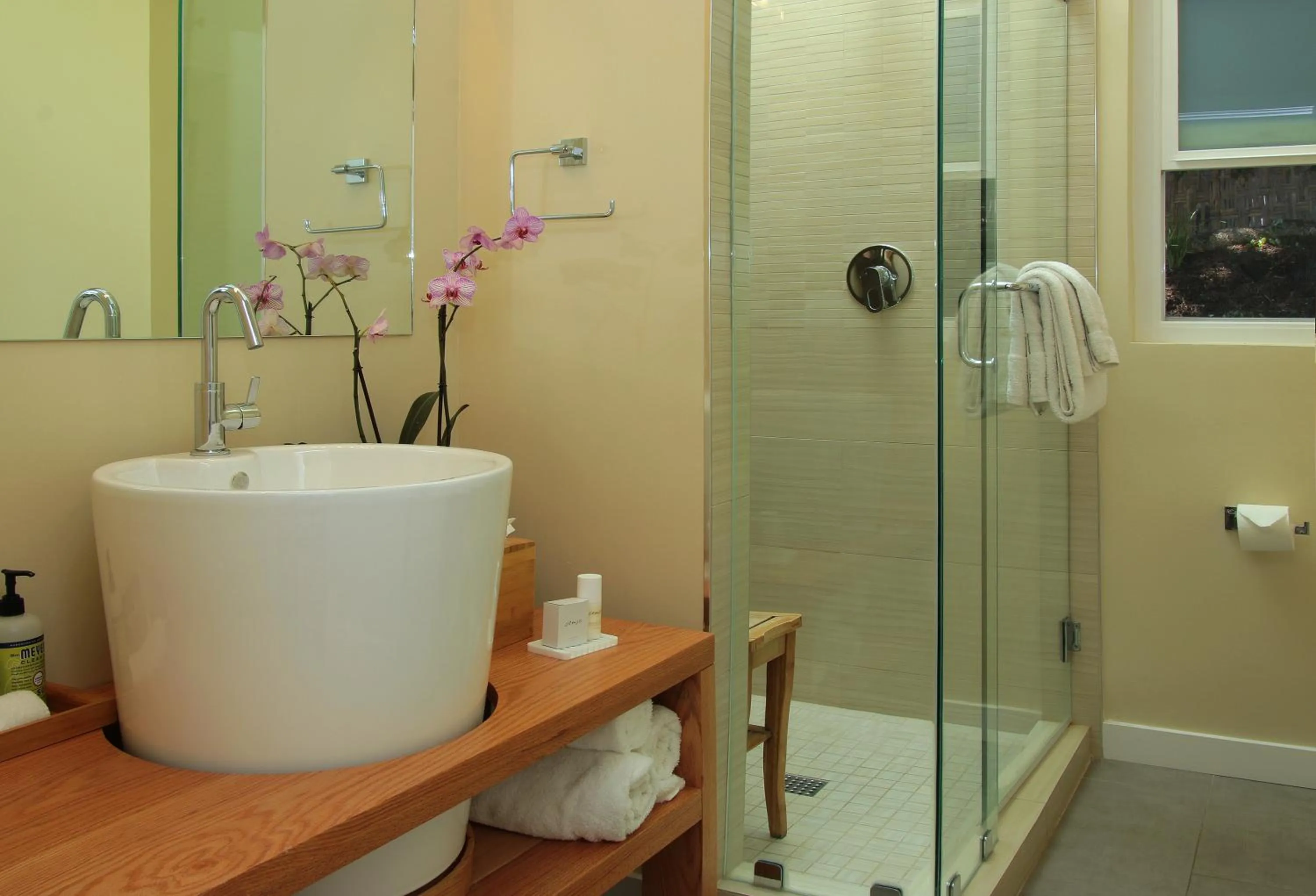 Shower in Inn at Moonlight Beach