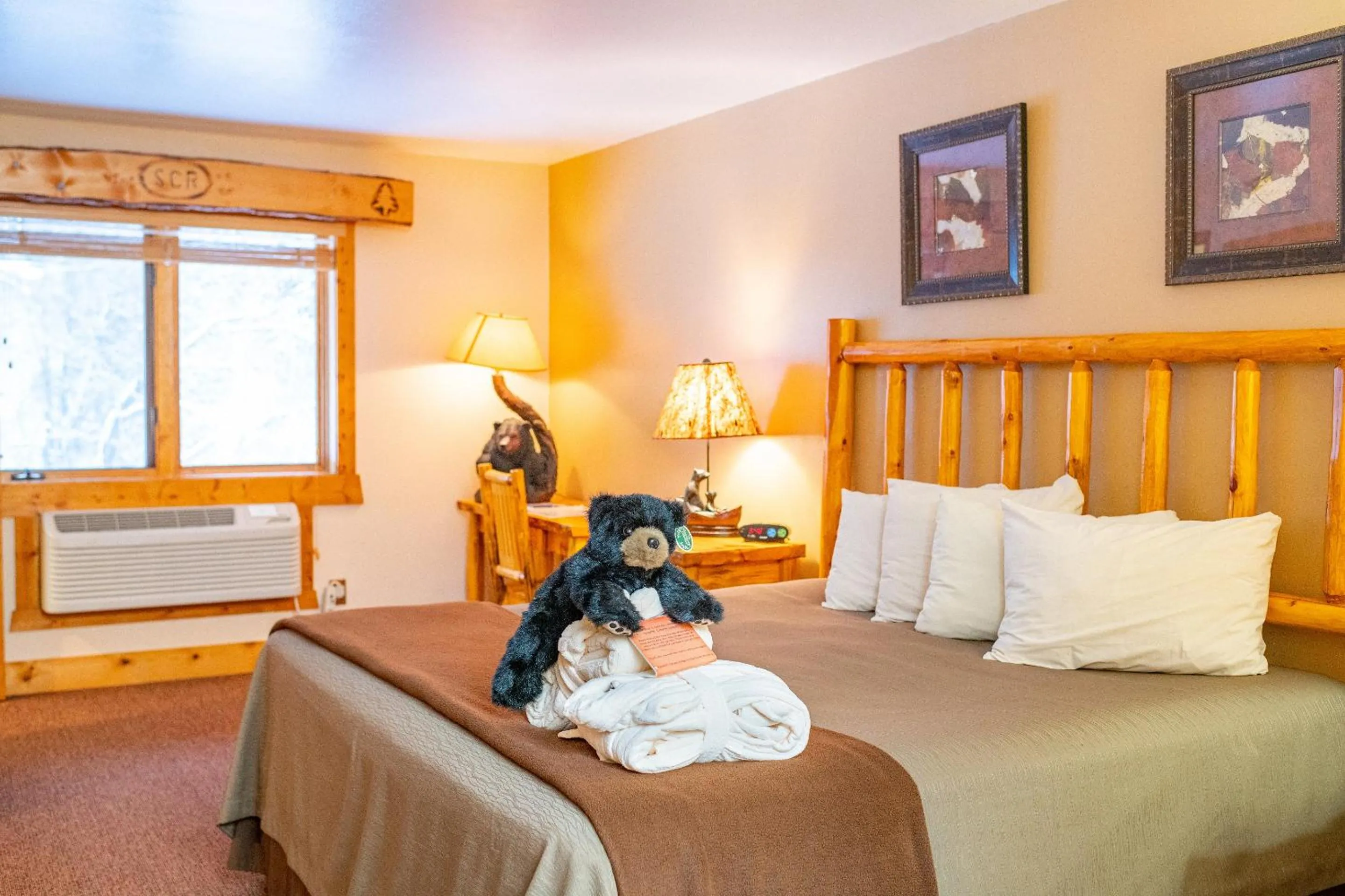 Bed in Spearfish Canyon Lodge