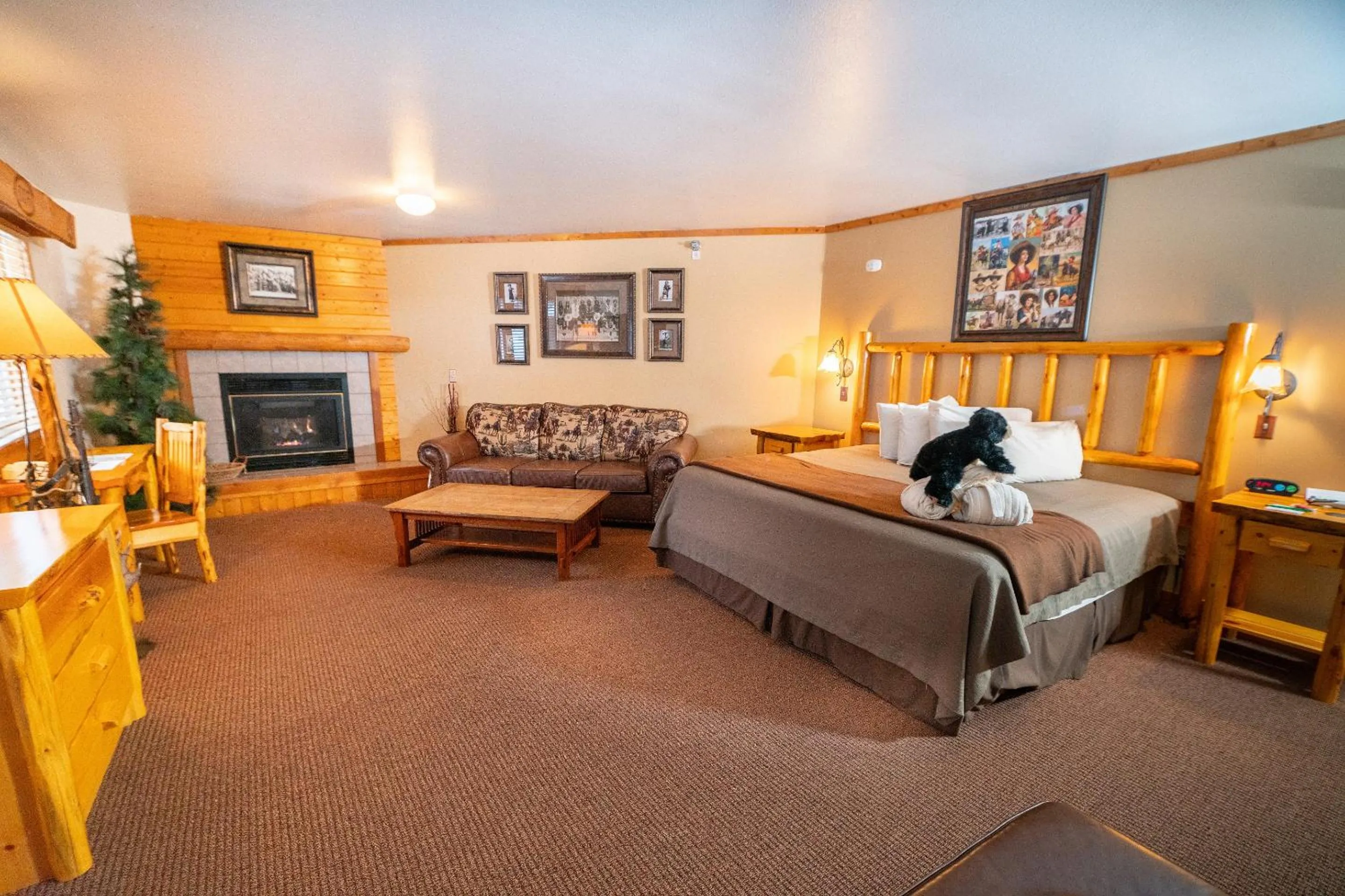 Bed in Spearfish Canyon Lodge