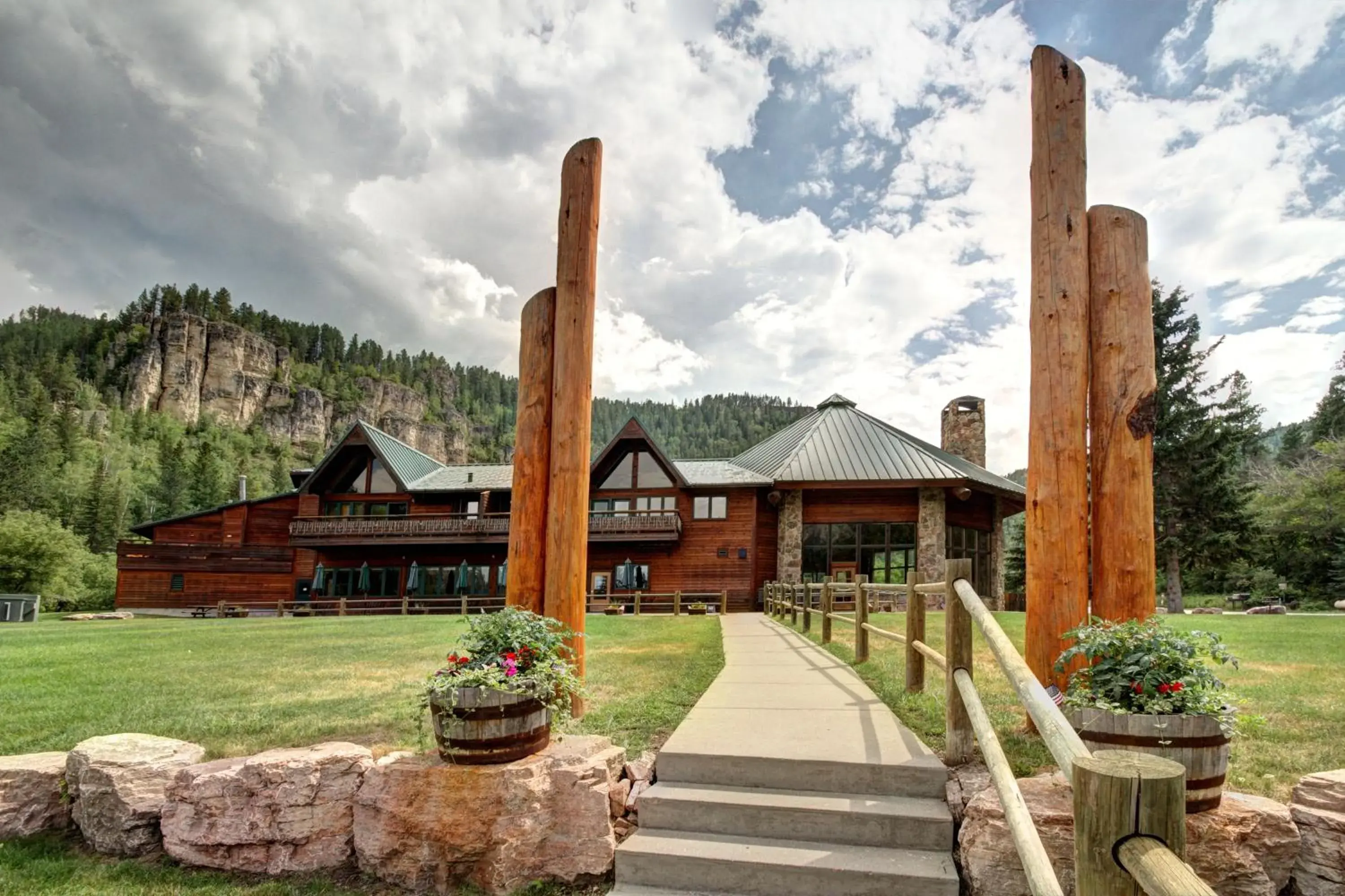 Property building in Spearfish Canyon Lodge Property building in Spearfish Canyon Lodge