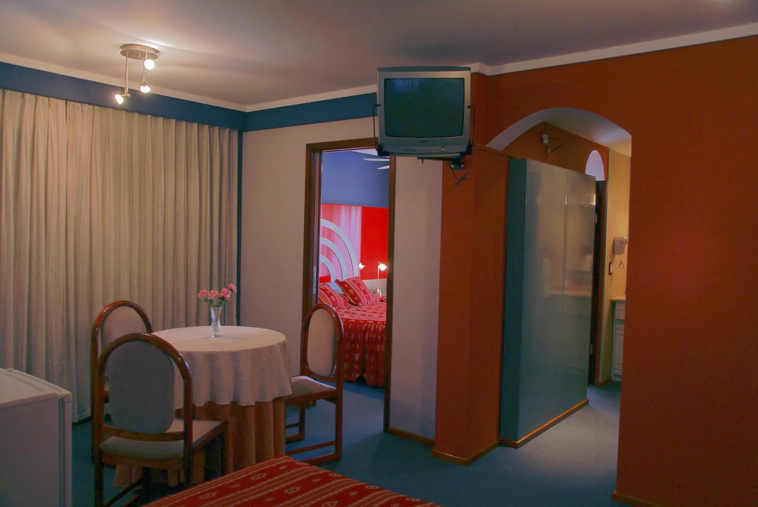 Photo of the whole room in Hotel Gran International