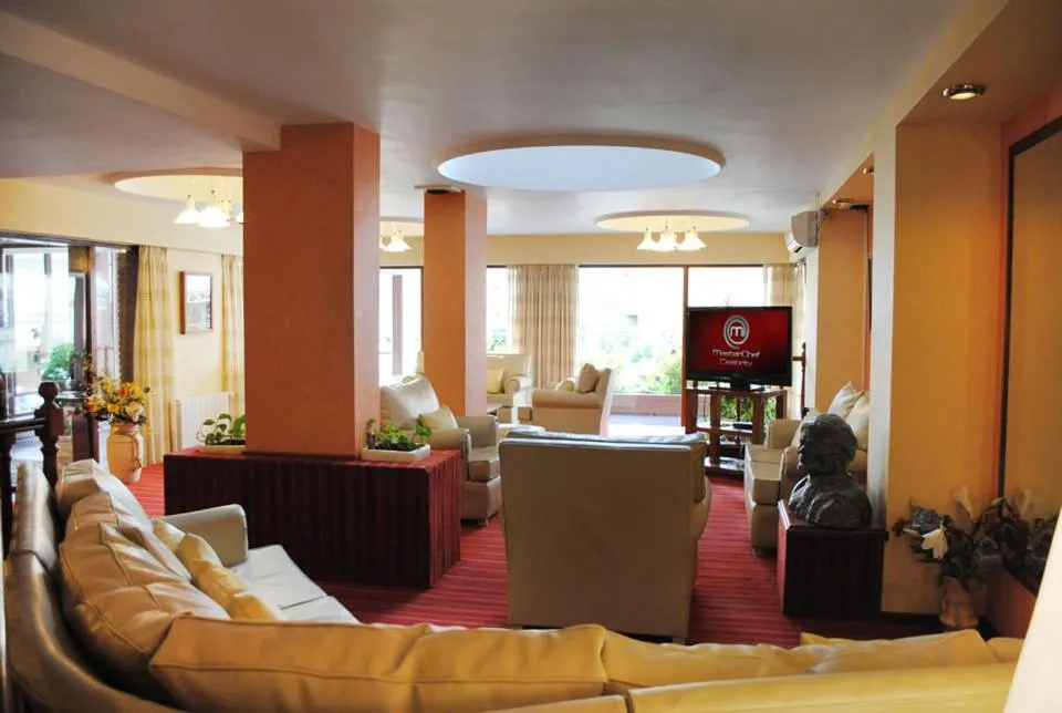 Communal lounge/ TV room in Hotel Gran International