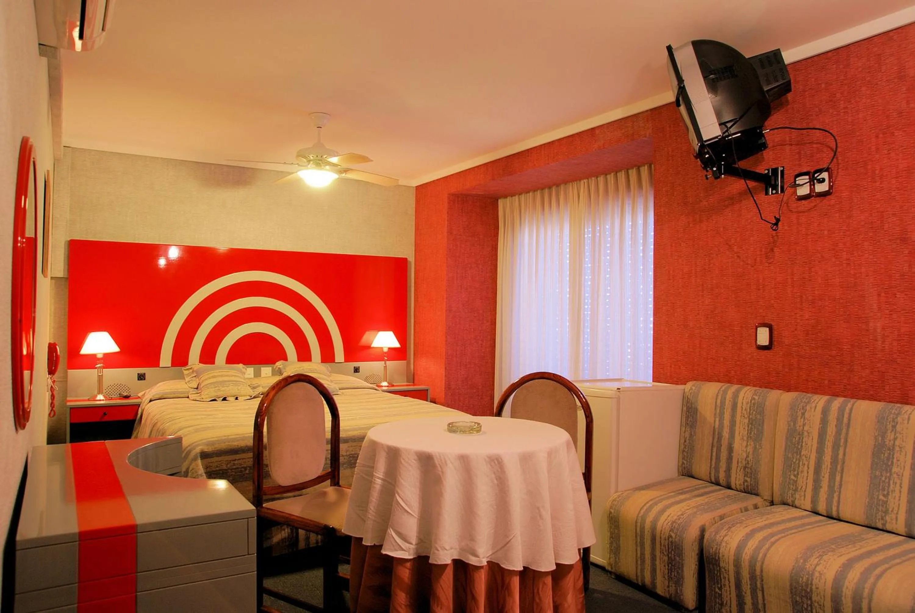 Bed in Hotel Gran International
