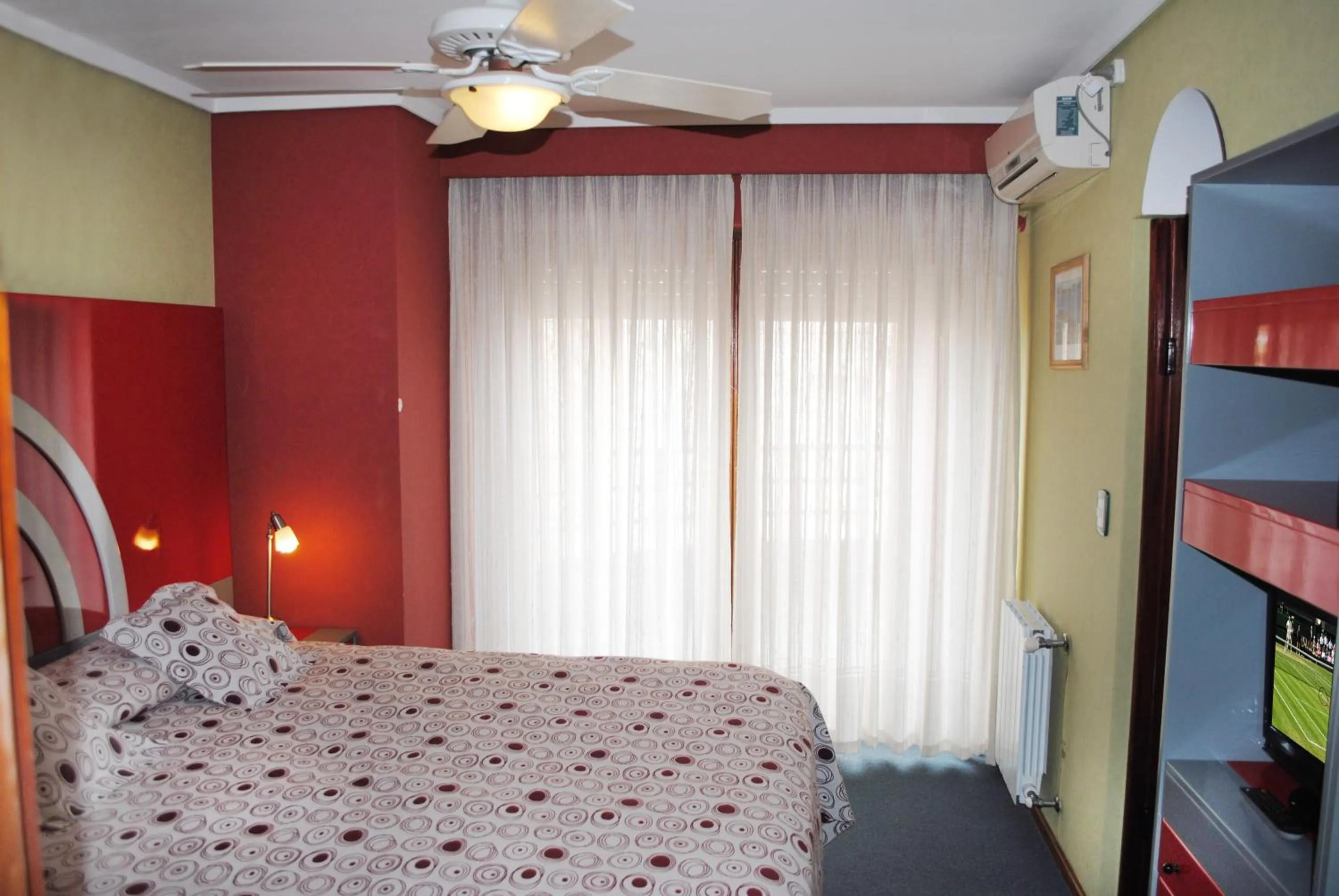 Bed in Hotel Gran International