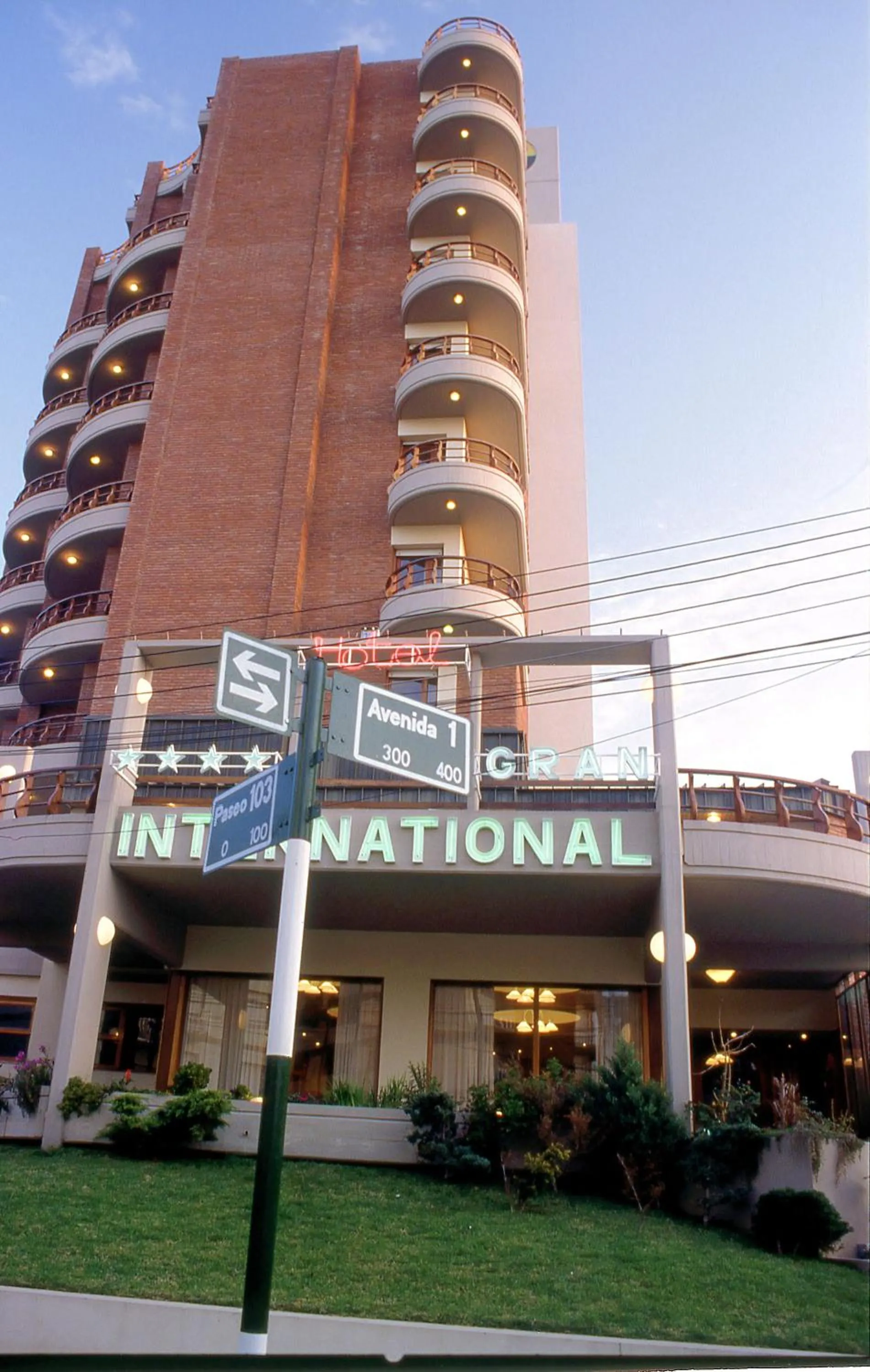 Facade/entrance in Hotel Gran International