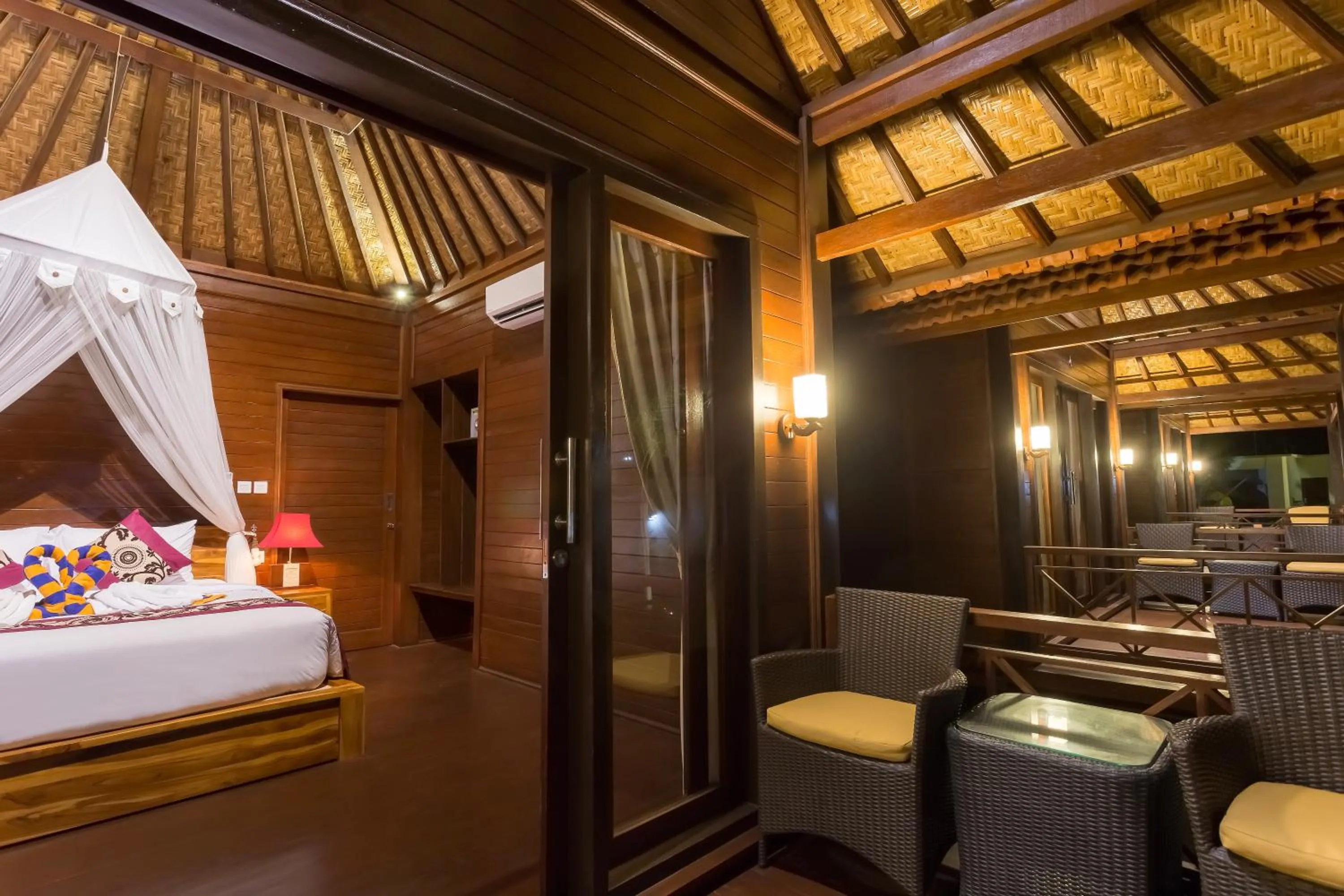 Bathroom, Bed in The Bridge Huts