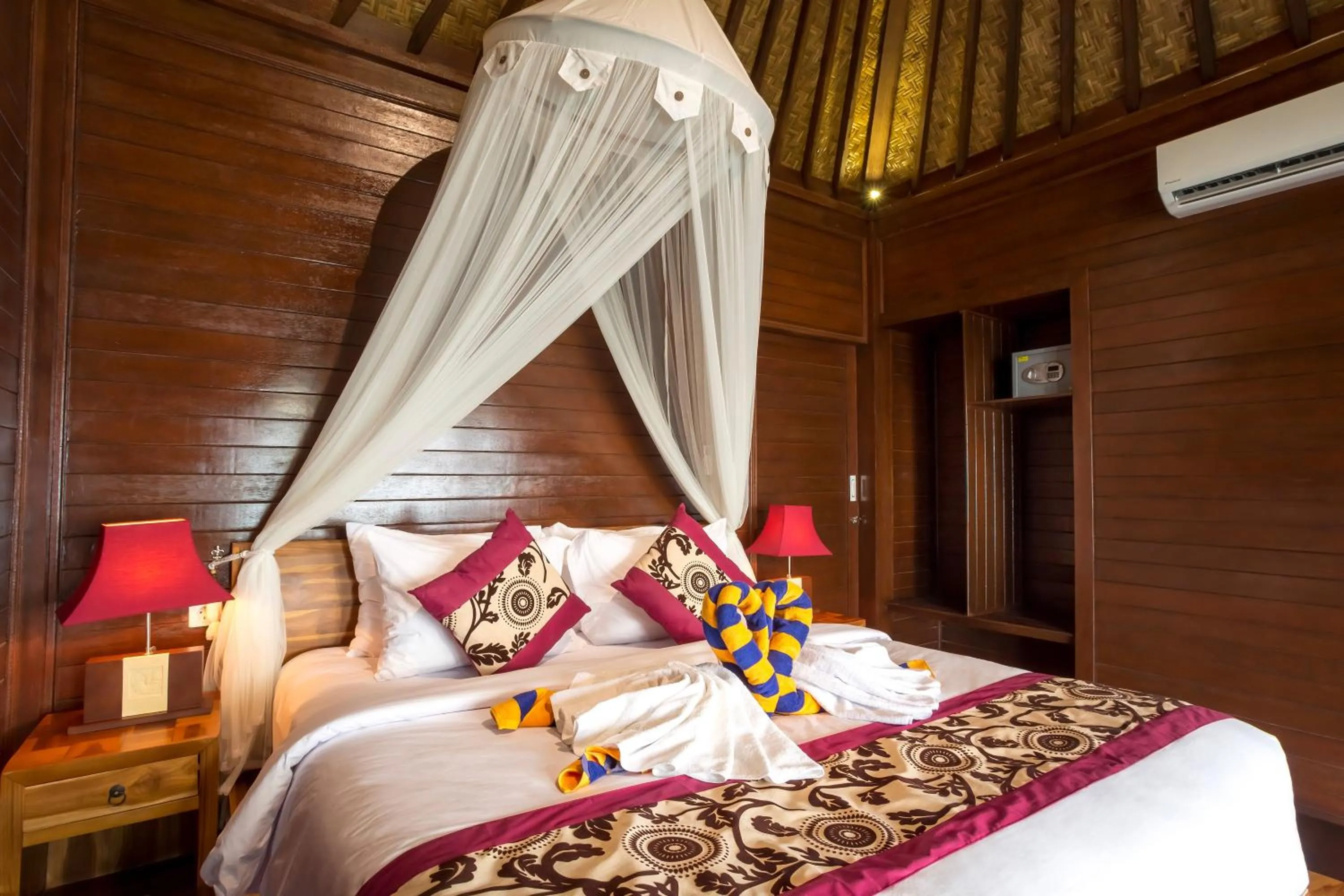 Bathroom, Bed in The Bridge Huts