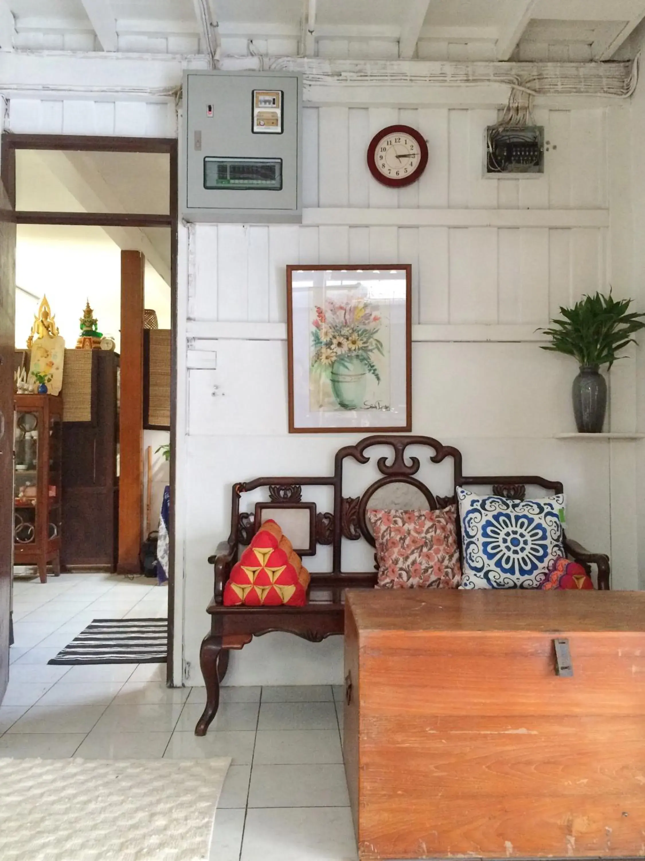 Facade/entrance in Many Trees Facade/entrance in Many Trees