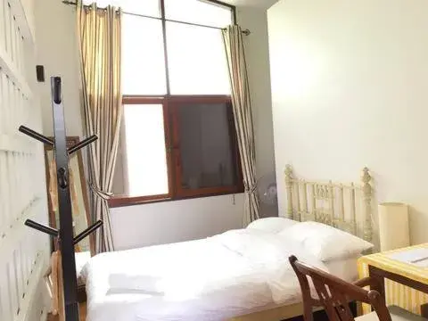 Bed in Many Trees Bed in Many Trees