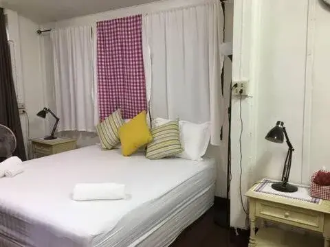 Bed in Many Trees Bed in Many Trees