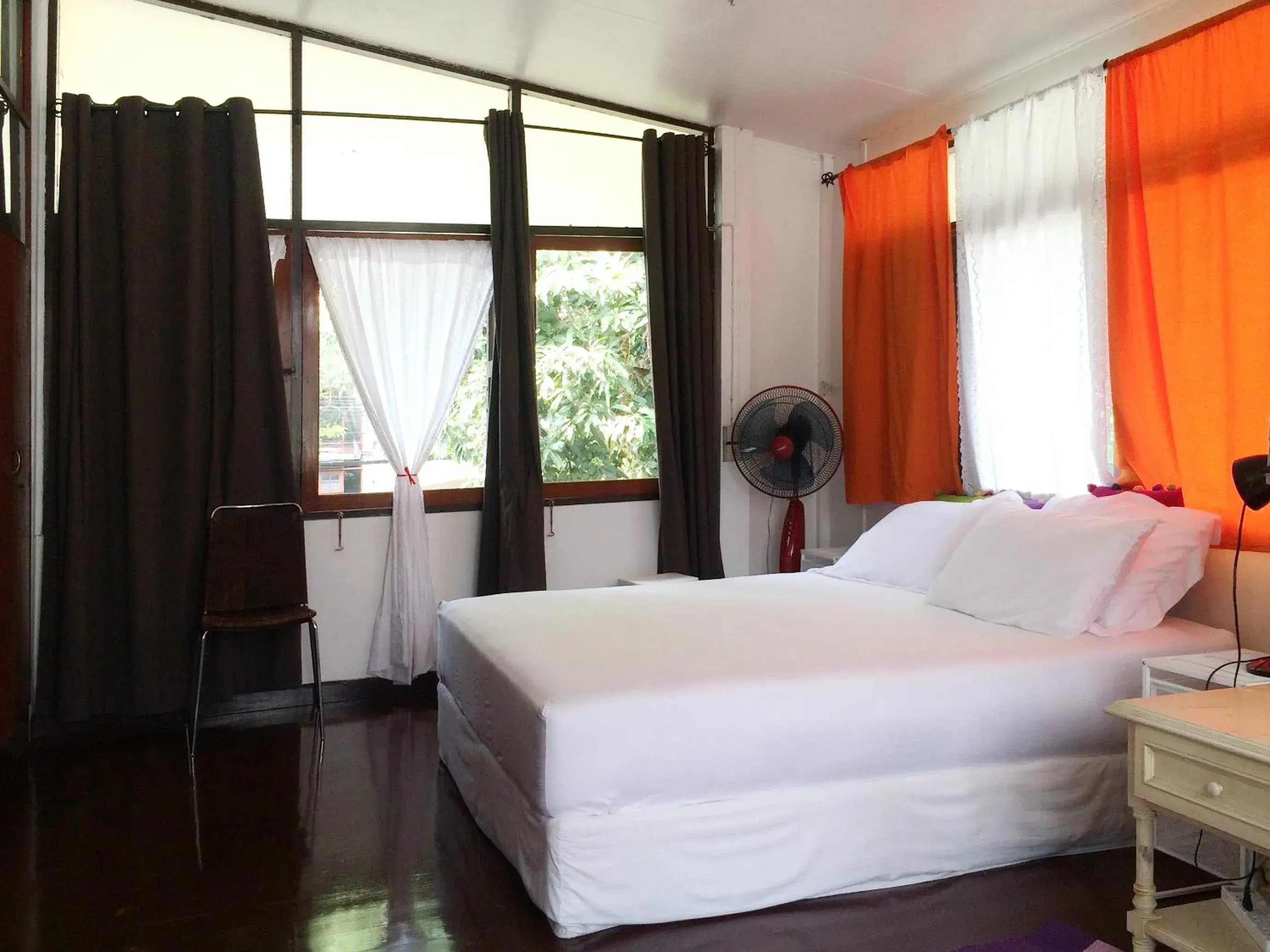 Bed in Many Trees Bed in Many Trees