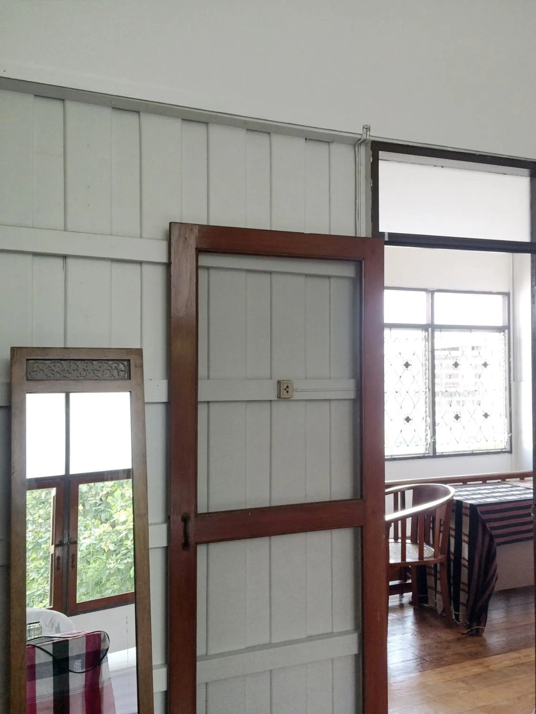 Photo of the whole room in Many Trees Photo of the whole room in Many Trees