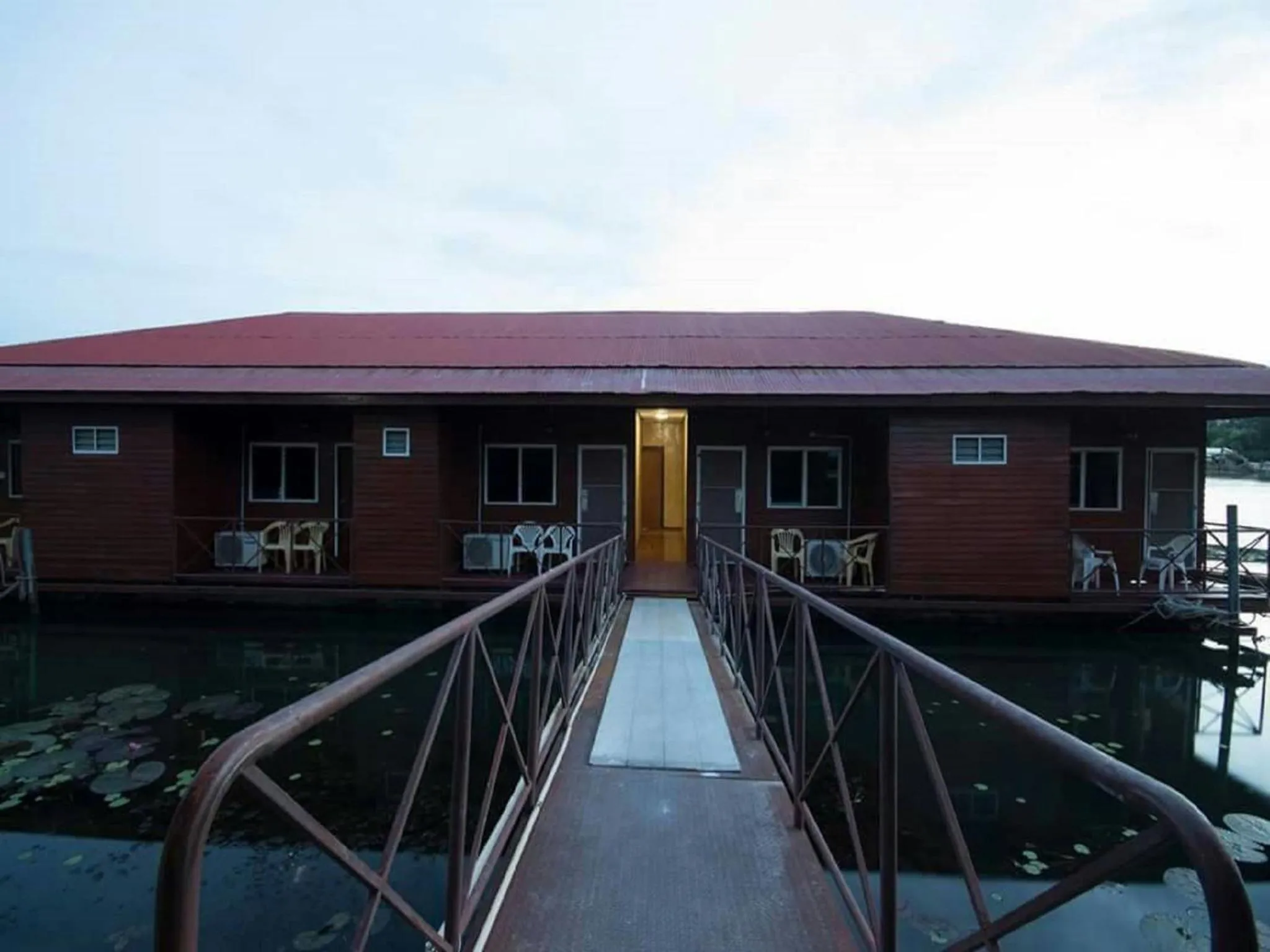 Raft Room not overlooking the River with Air Conditioning in VN Guesthouse