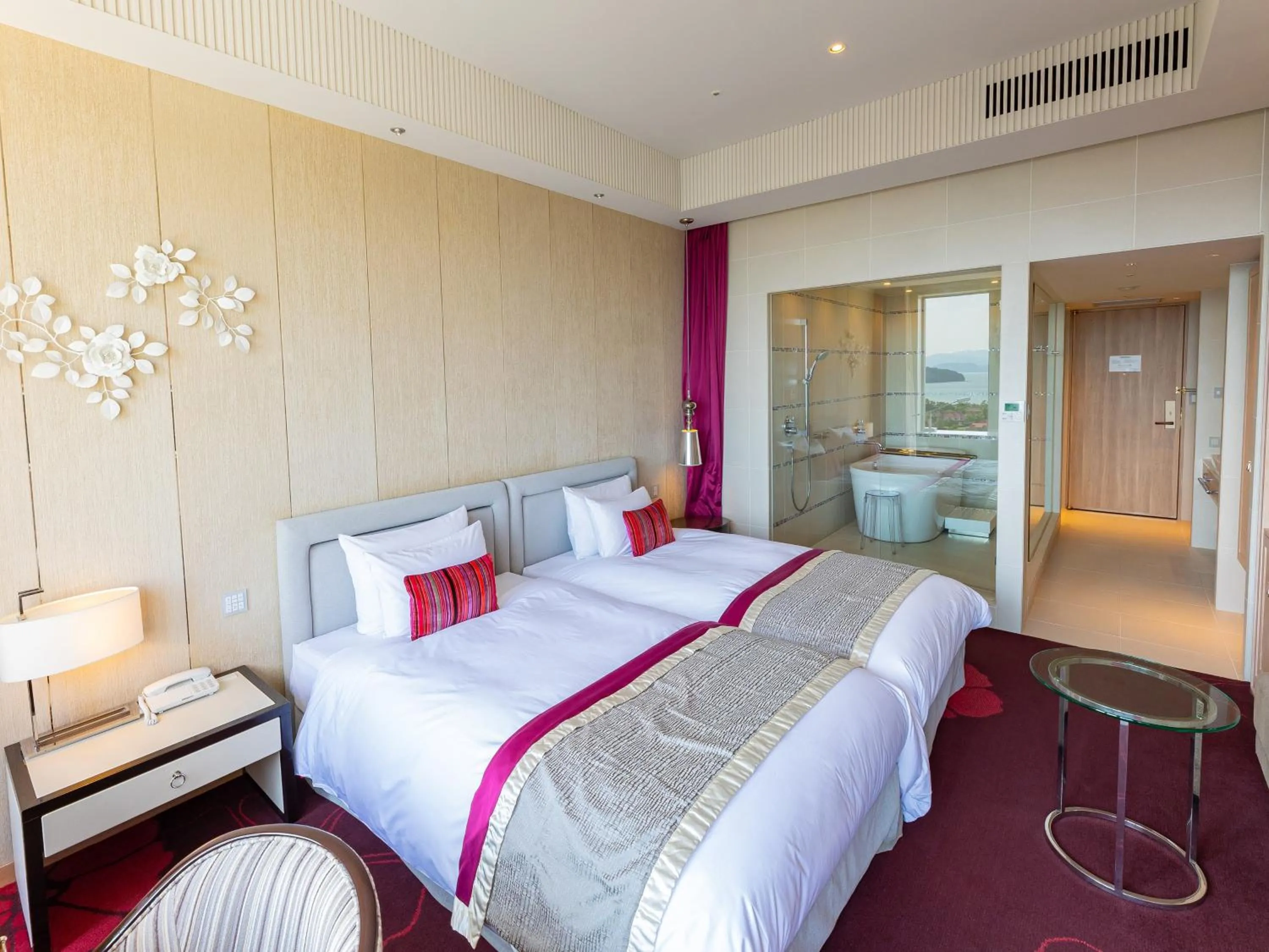 Photo of the whole room, Bed in Hotel Okura JR Huis Ten Bosch