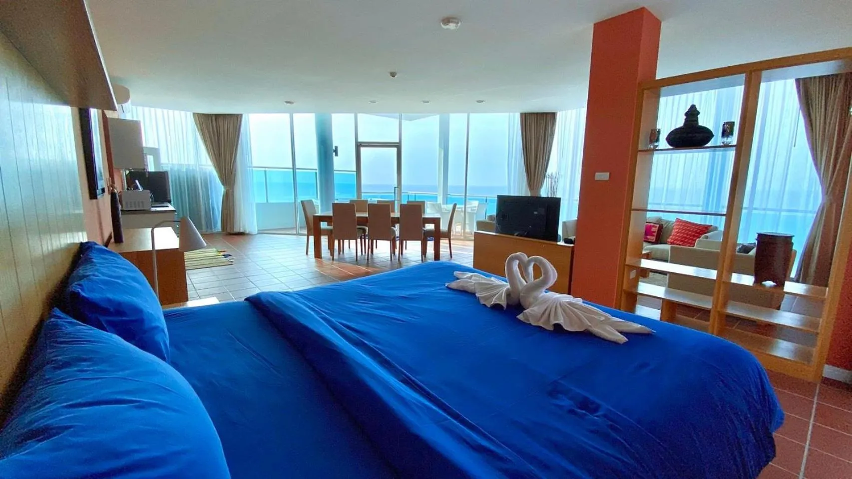Bedroom, Bed in GrandBlue Resort & Beachclub