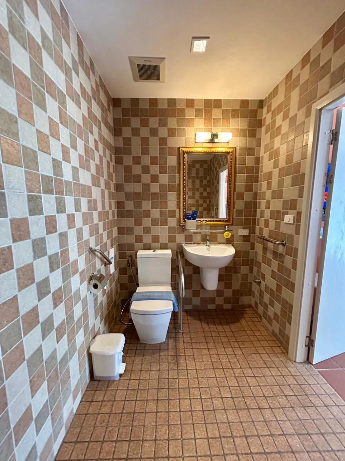 GrandBlue Resort & Beachclub