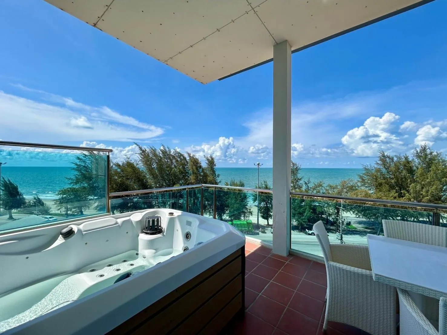 GrandBlue Resort & Beachclub