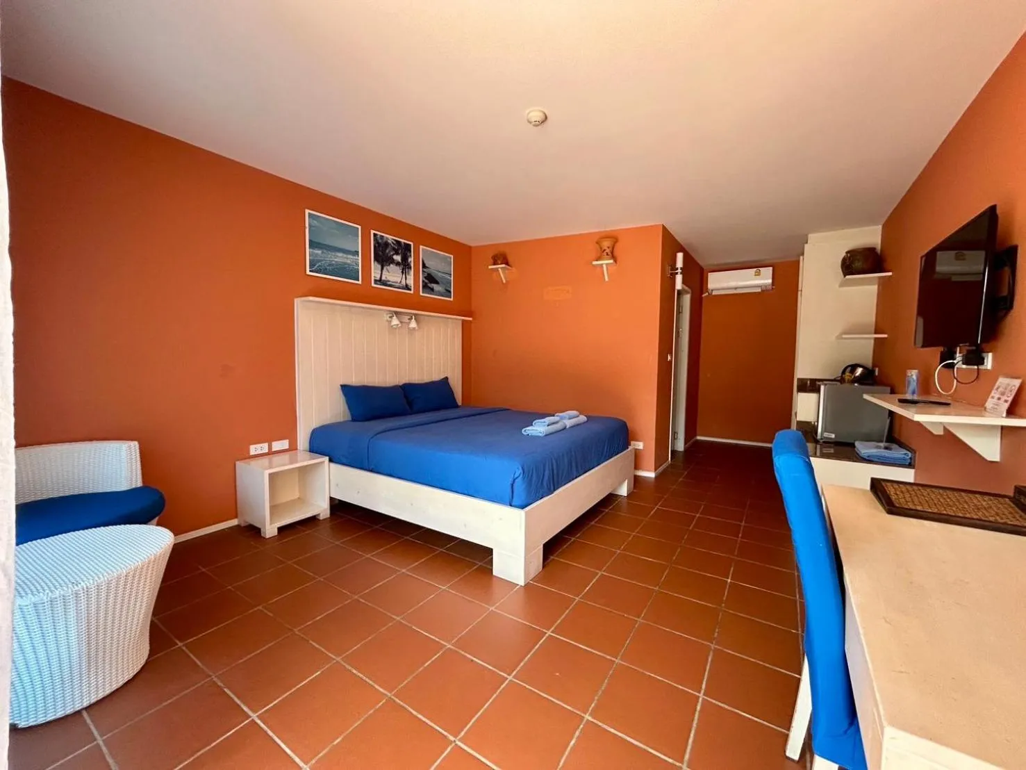 Bedroom, Bed in GrandBlue Resort & Beachclub