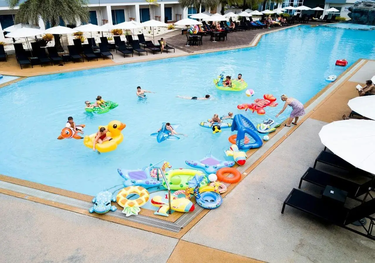 Swimming pool in GrandBlue Resort & Beachclub Swimming pool in GrandBlue Resort & Beachclub