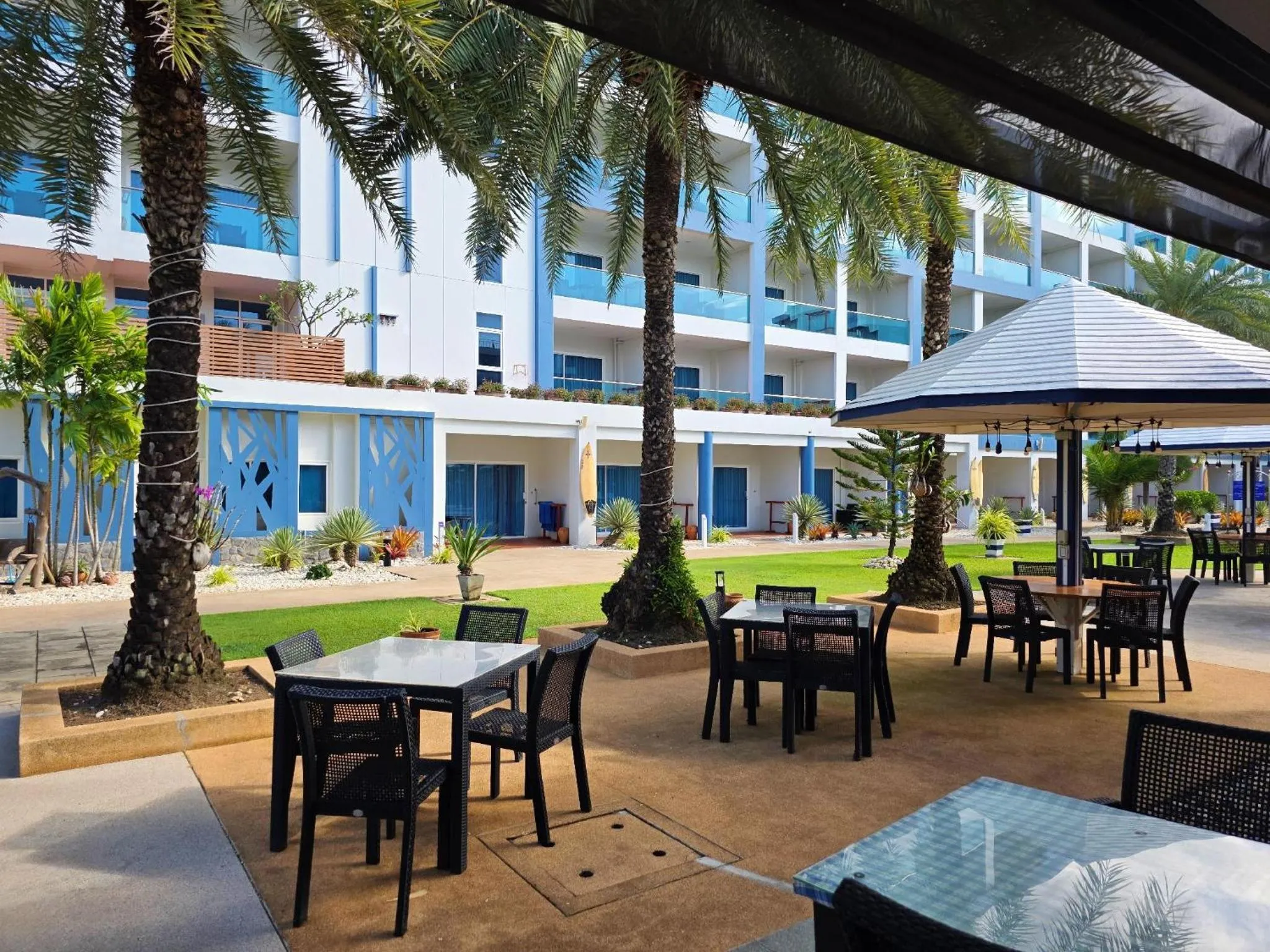 Restaurant/places to eat in GrandBlue Resort & Beachclub