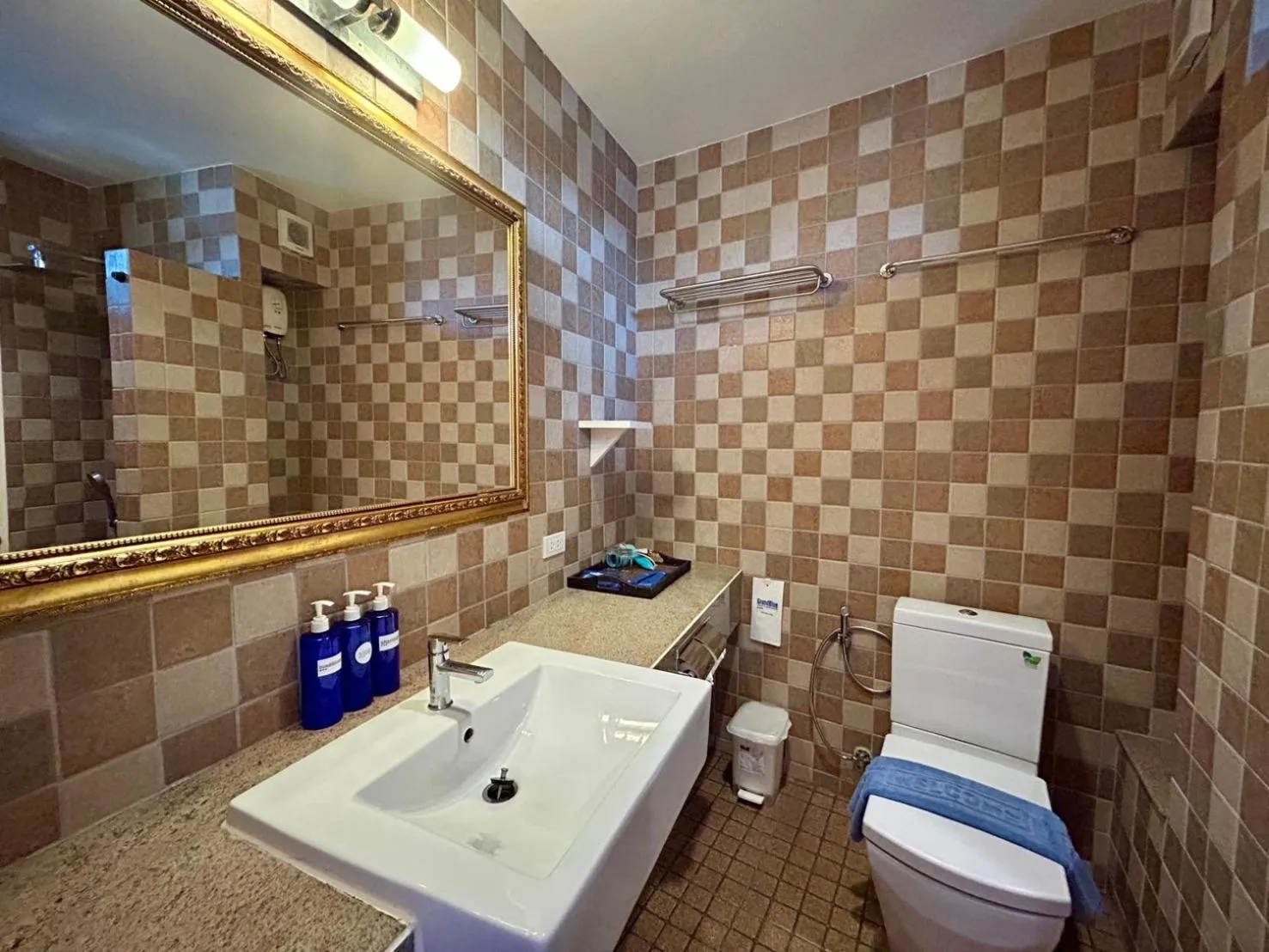 GrandBlue Resort & Beachclub