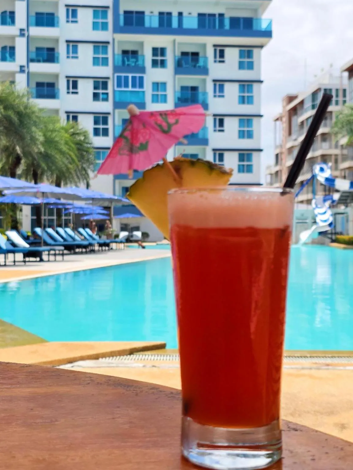 Food and drinks in GrandBlue Resort & Beachclub