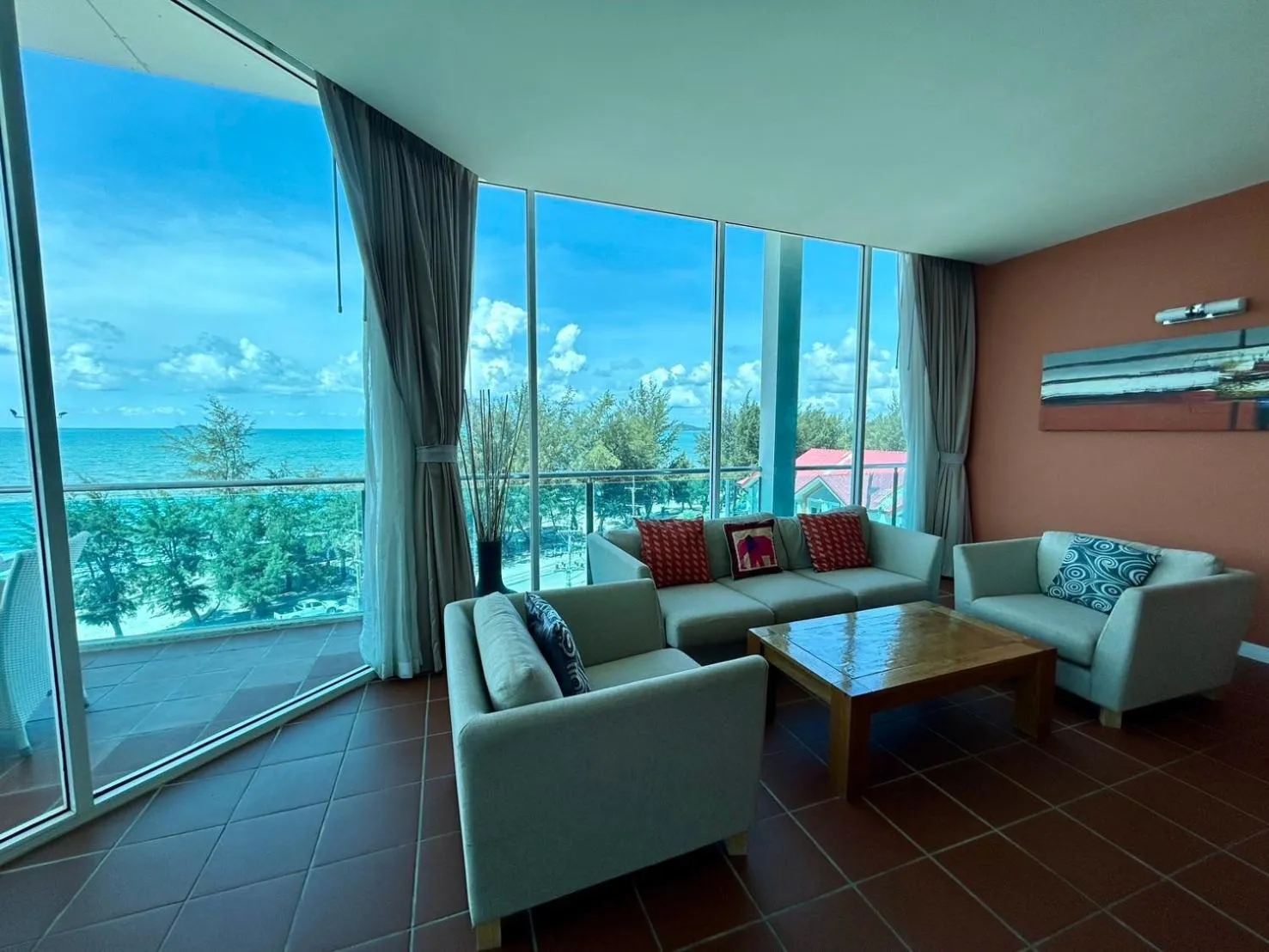 GrandBlue Resort & Beachclub