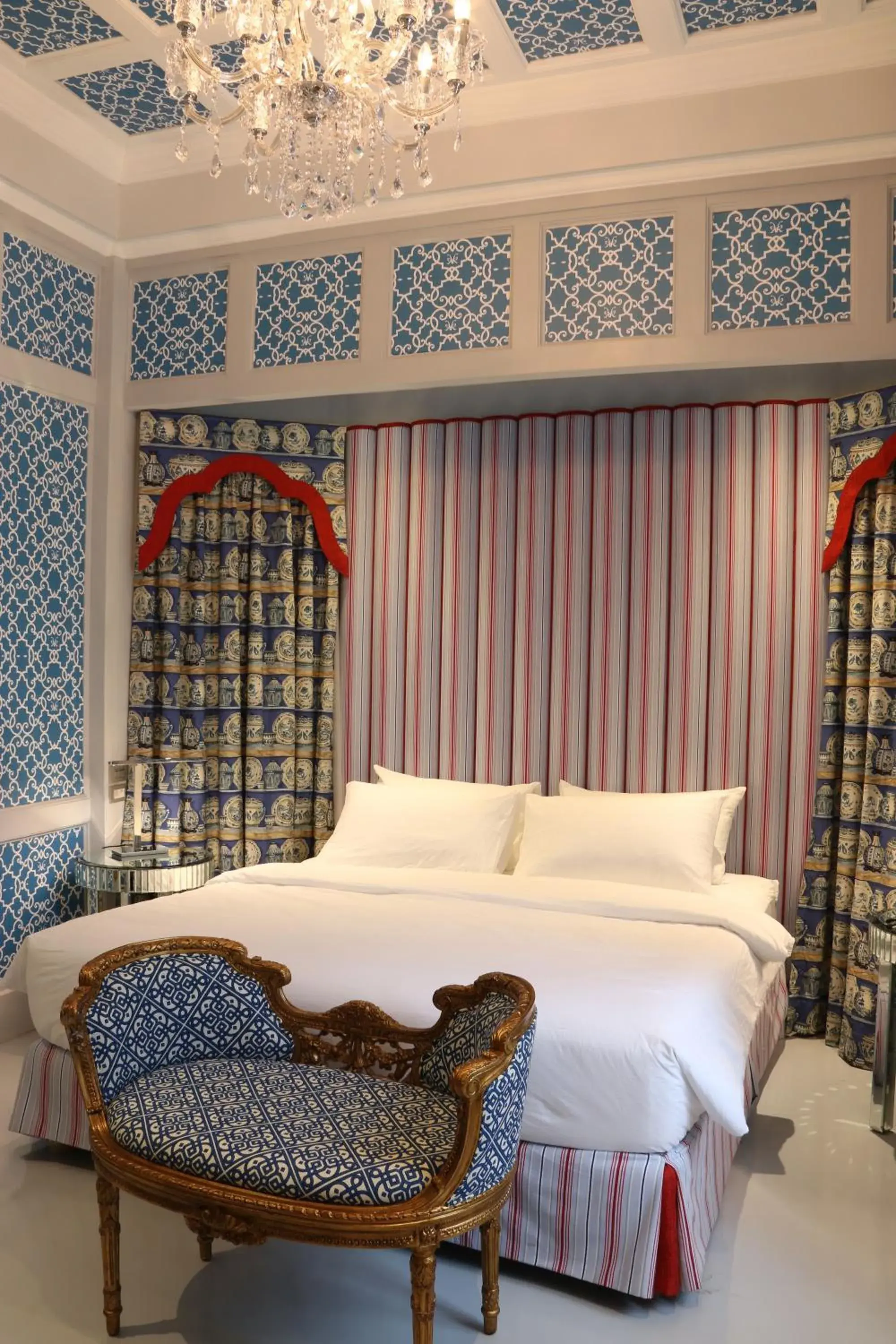 Bed, Room Photo in Kamiseta Hotel