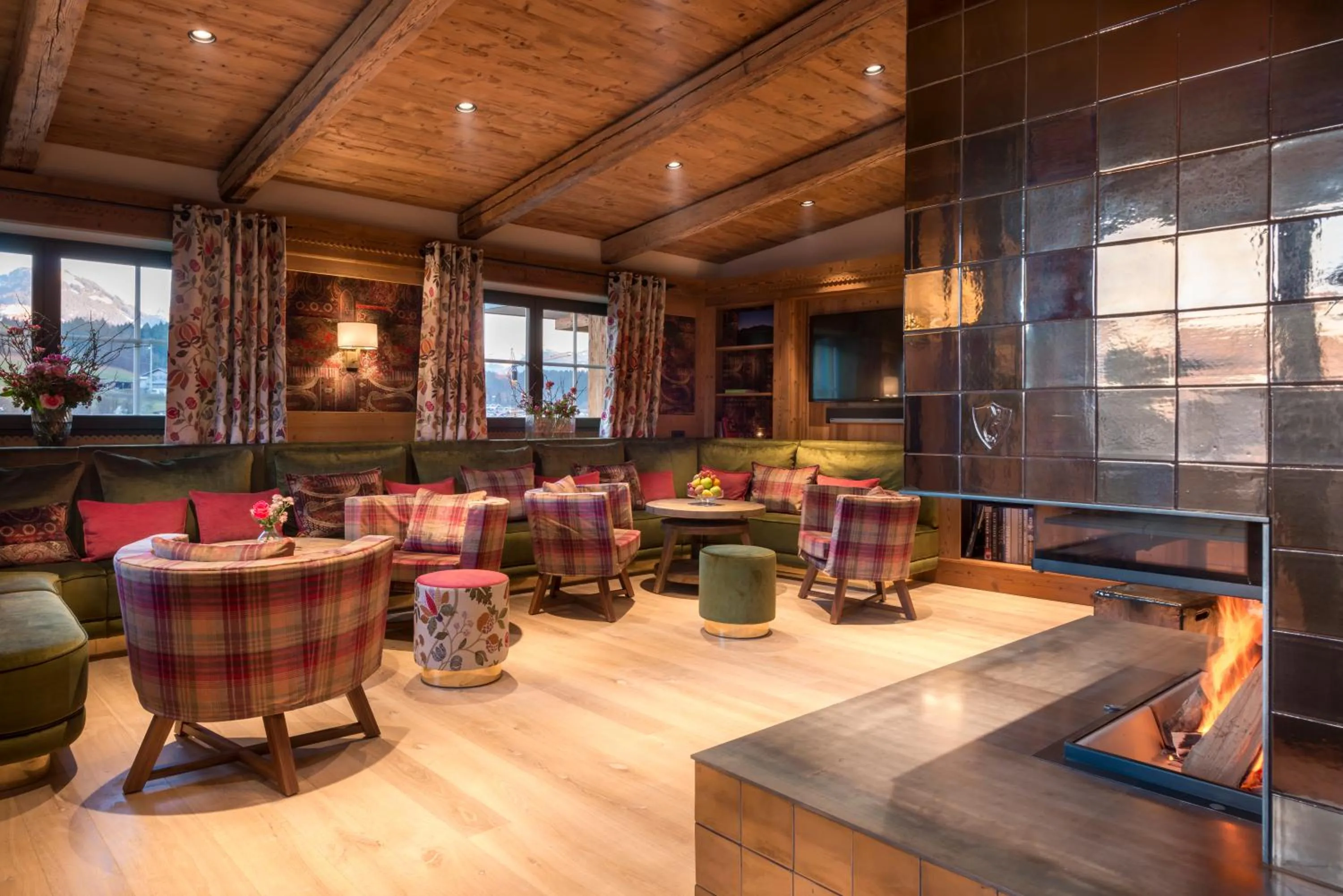 Communal lounge/ TV room in Kitzbühel Lodge
