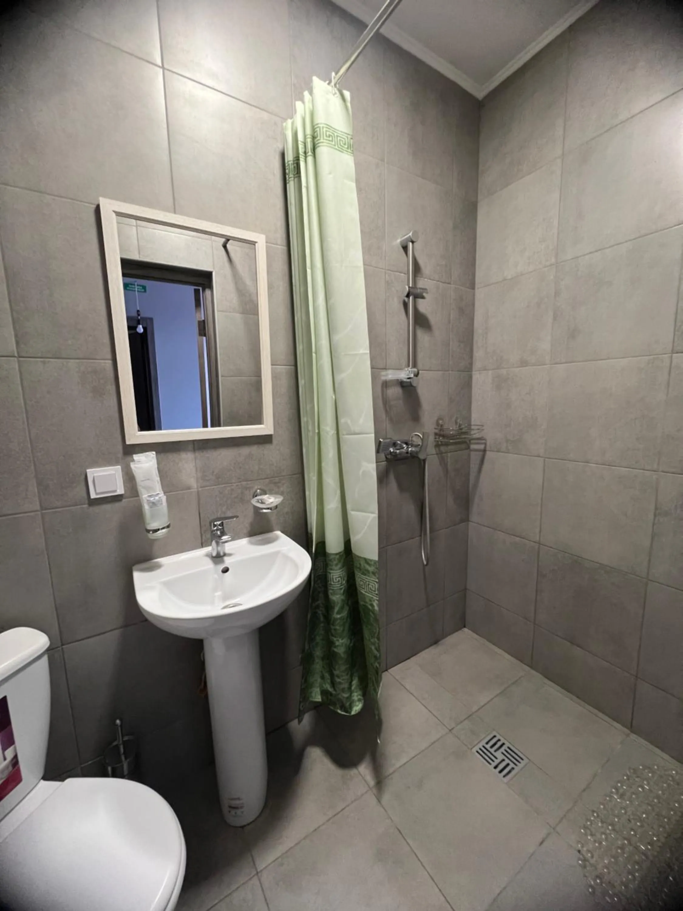 Shower in Maximus hotel