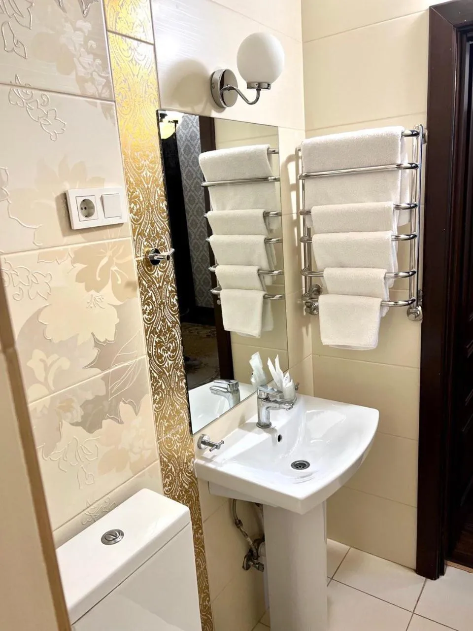 Bathroom in Maximus hotel