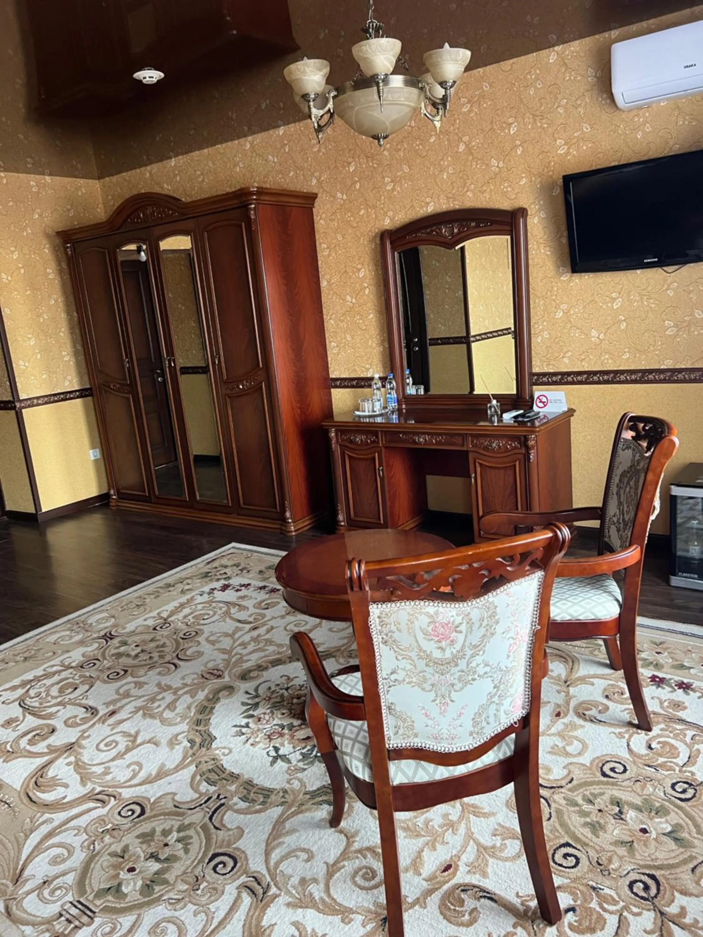 Seating area in Maximus hotel