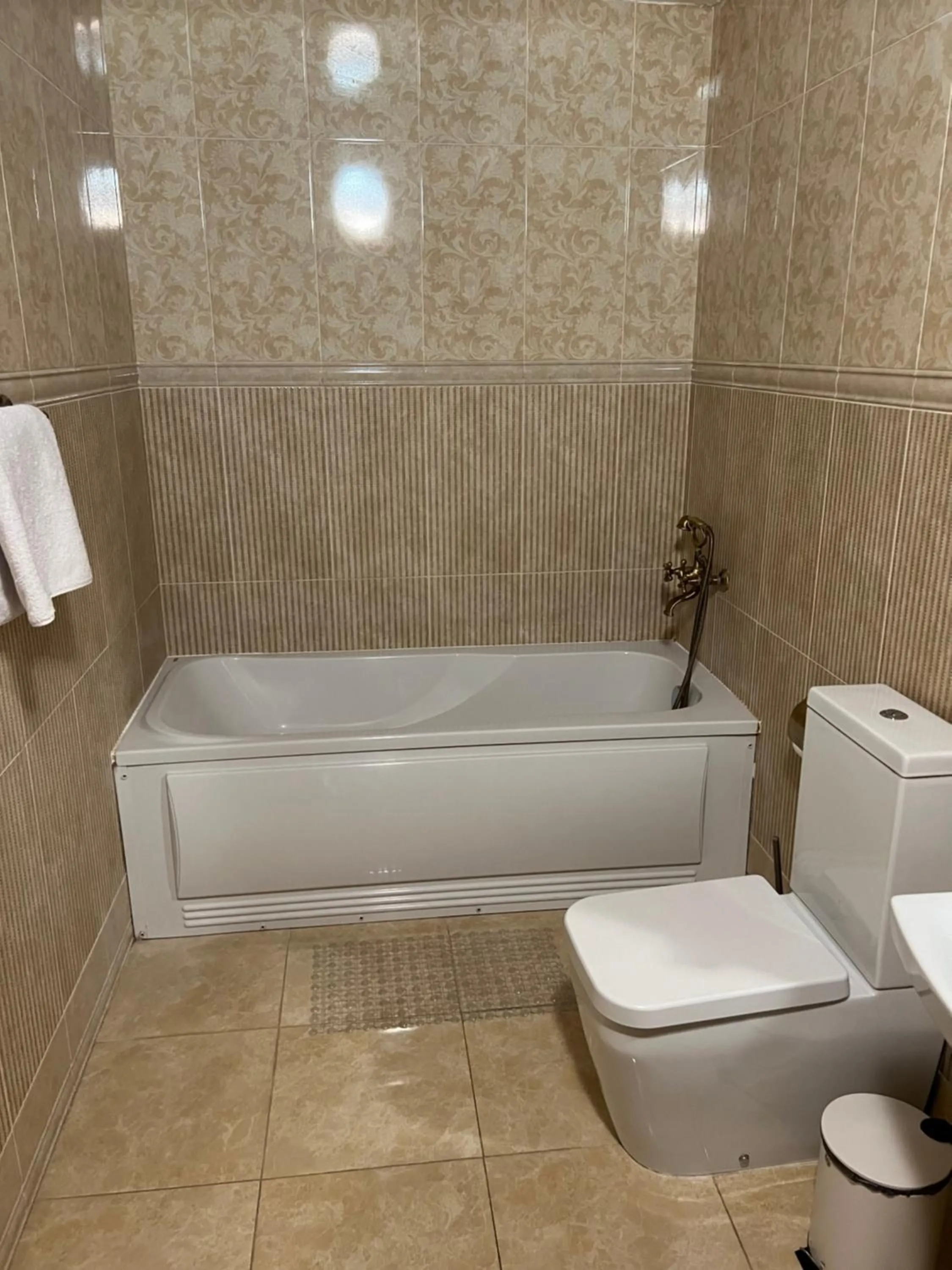 Bathroom in Maximus hotel