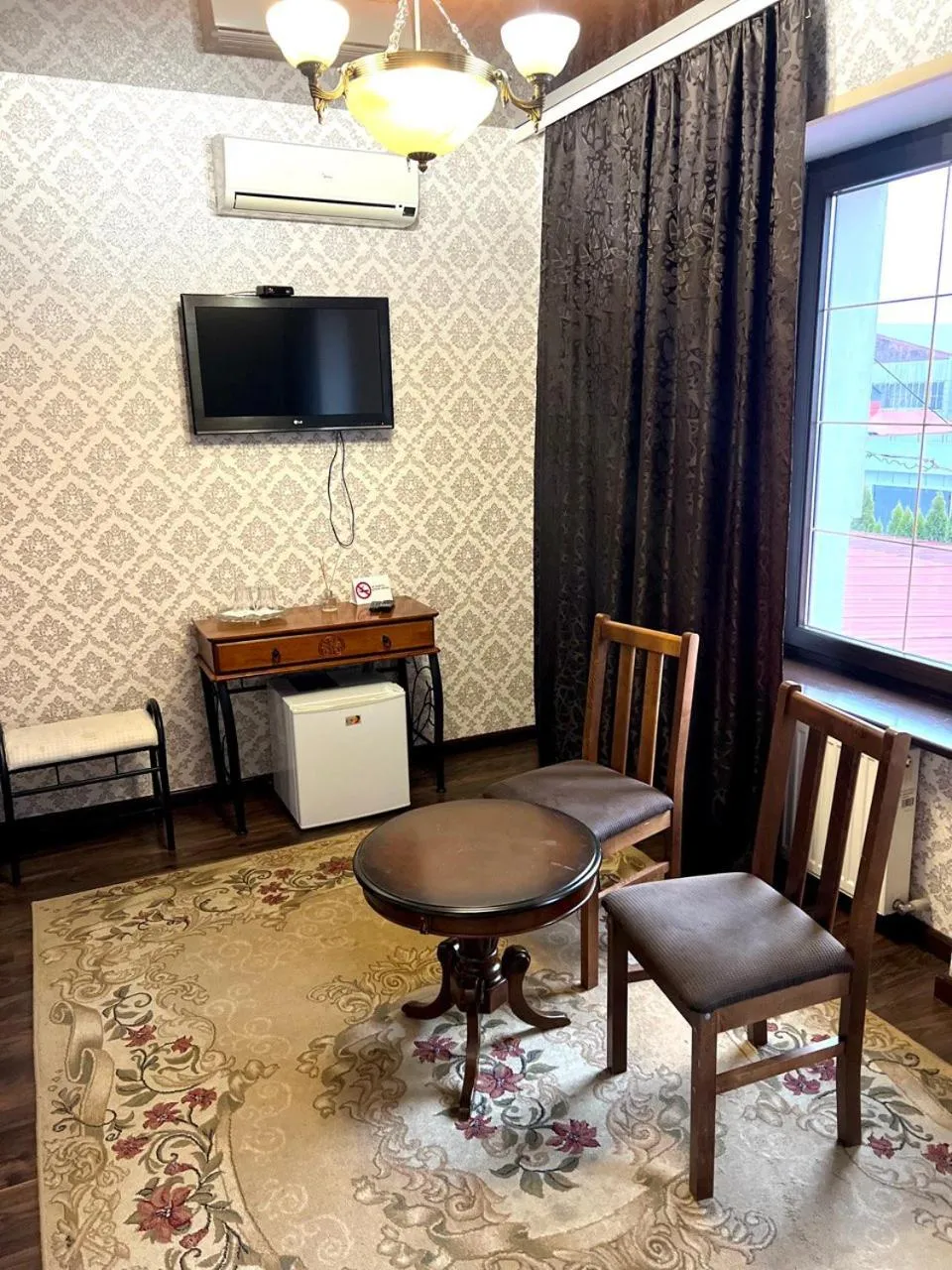 Seating area in Maximus hotel