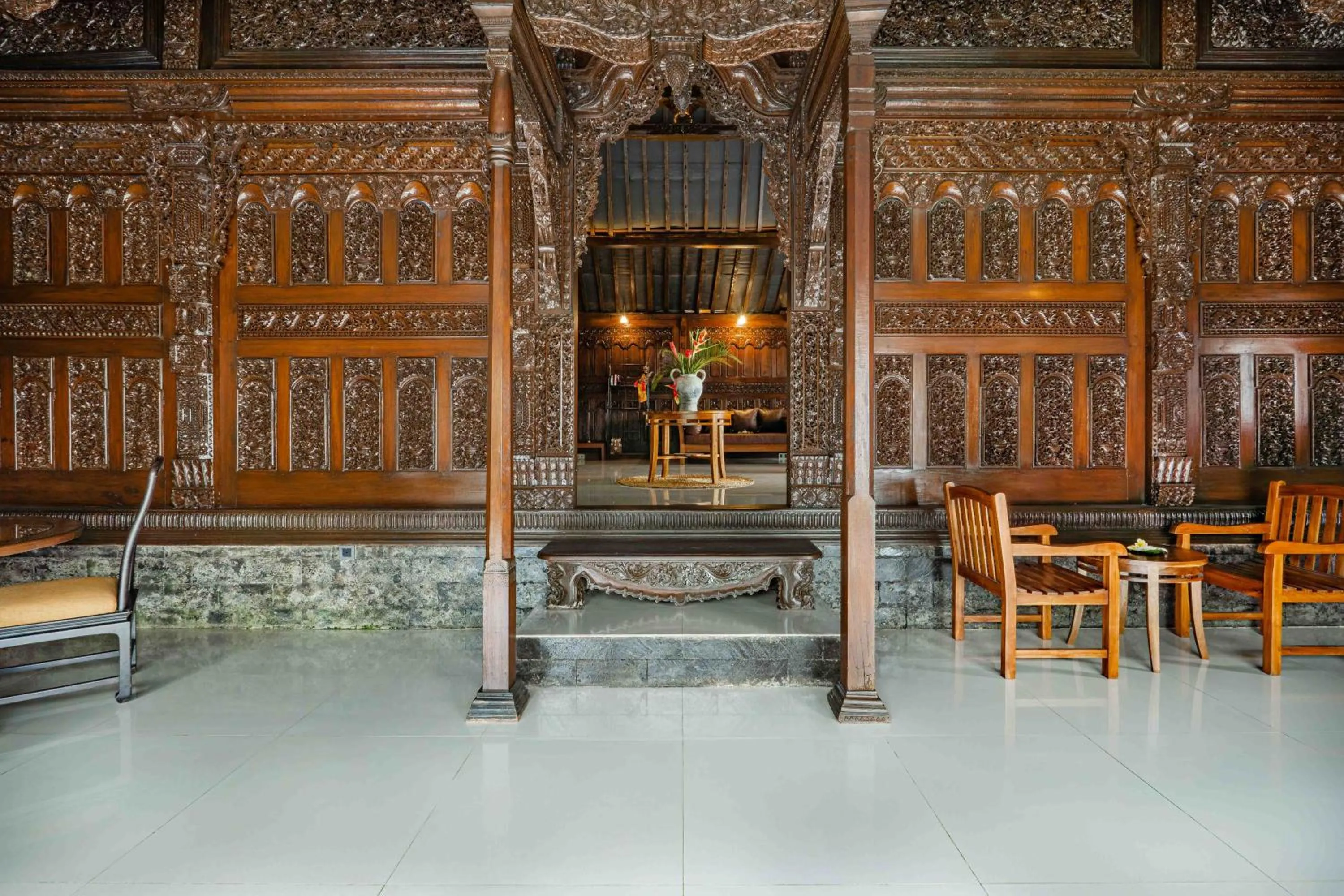 Restaurant/places to eat in Alassari Plantation