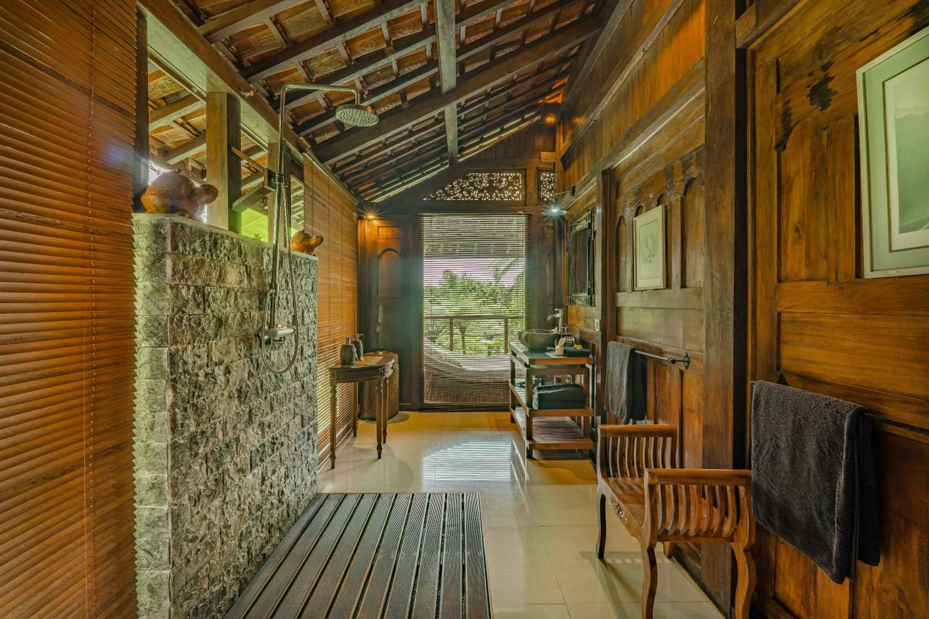Bathroom in Alassari Plantation