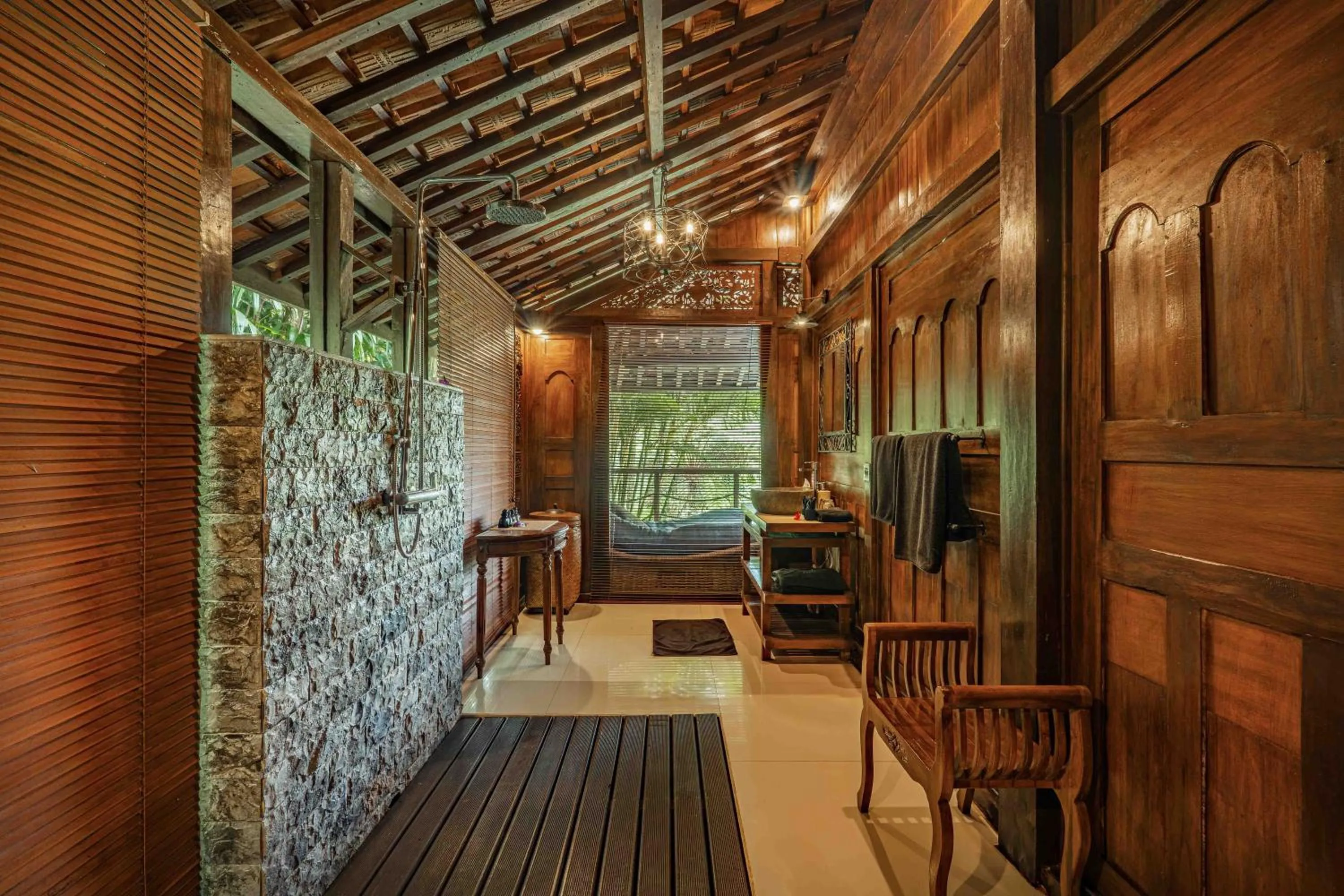 Bathroom in Alassari Plantation