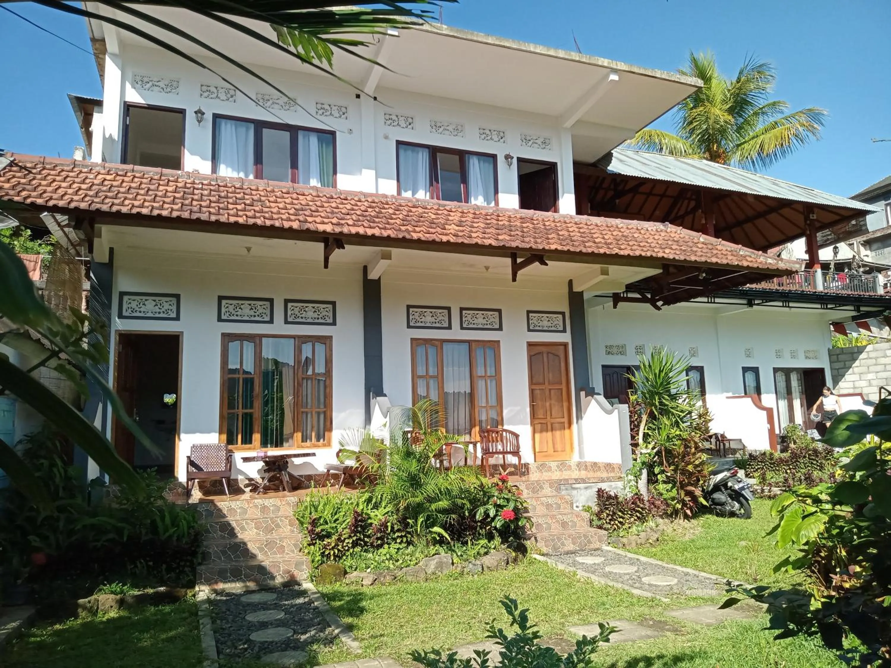 Property building in Aris Homestay and Warung Made
