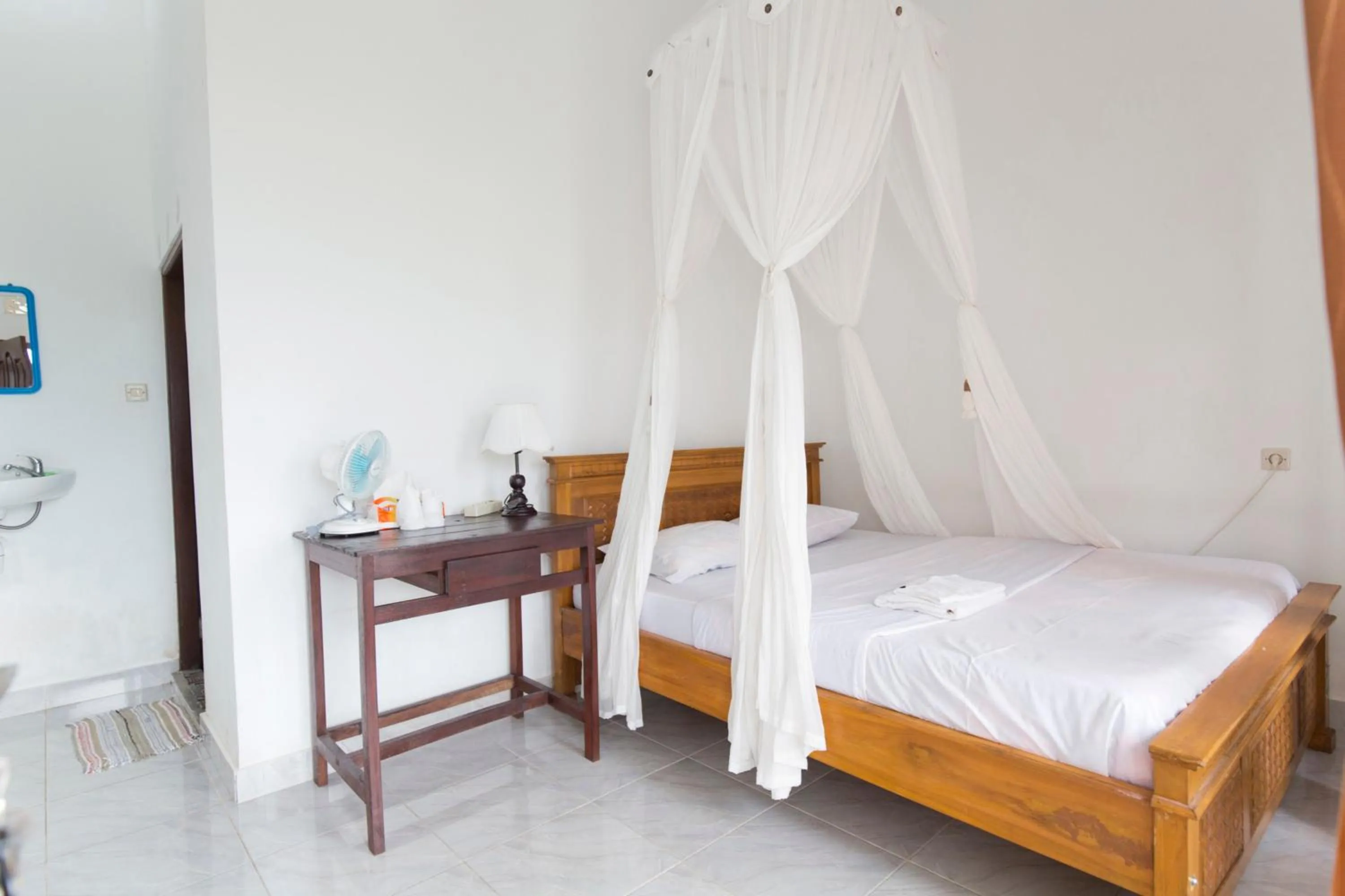 Bed in Aris Homestay and Warung Made