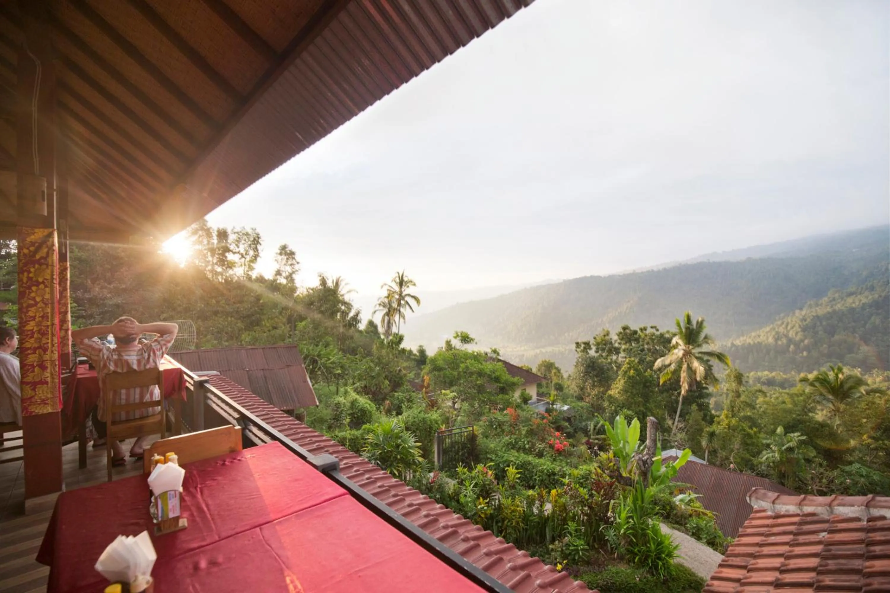 Restaurant/places to eat in Aris Homestay and Warung Made